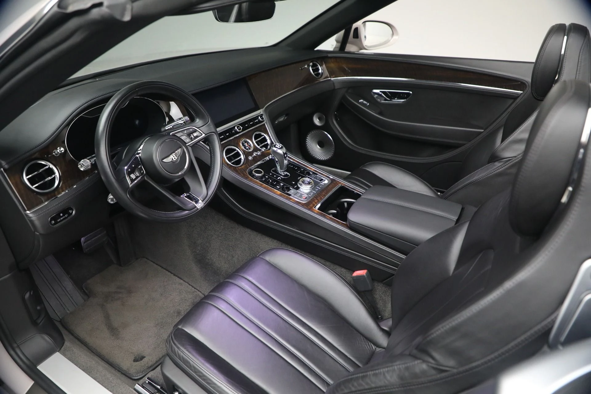 mph028_160736070_Used_2020_Bentley_Continental_GTC_V8_1776967967_7c062390be