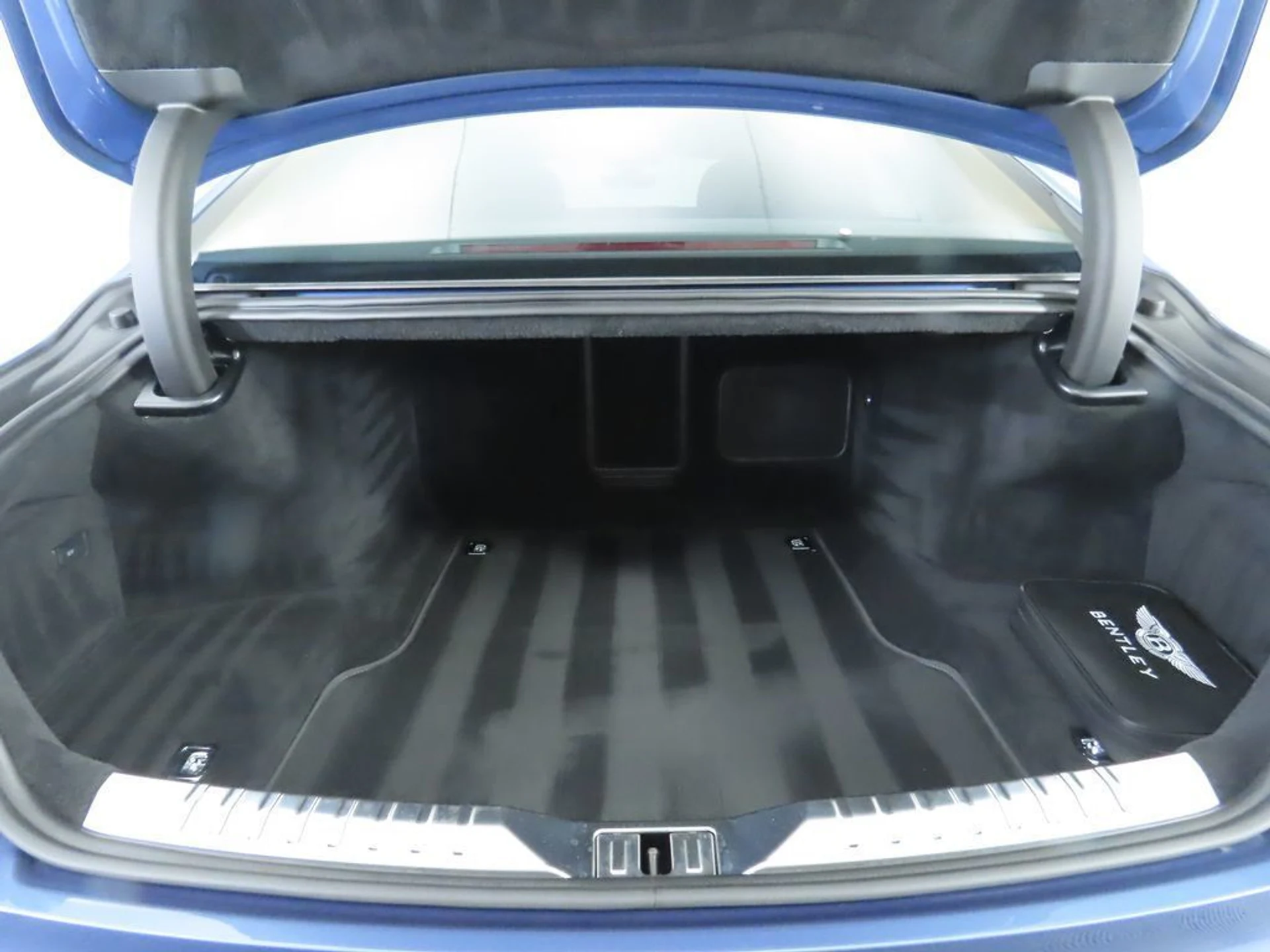 mph028_1627814288_used_2021_bentley_flying_spur_v8sedan_8119_22952402_29_1024_95b2e8f010