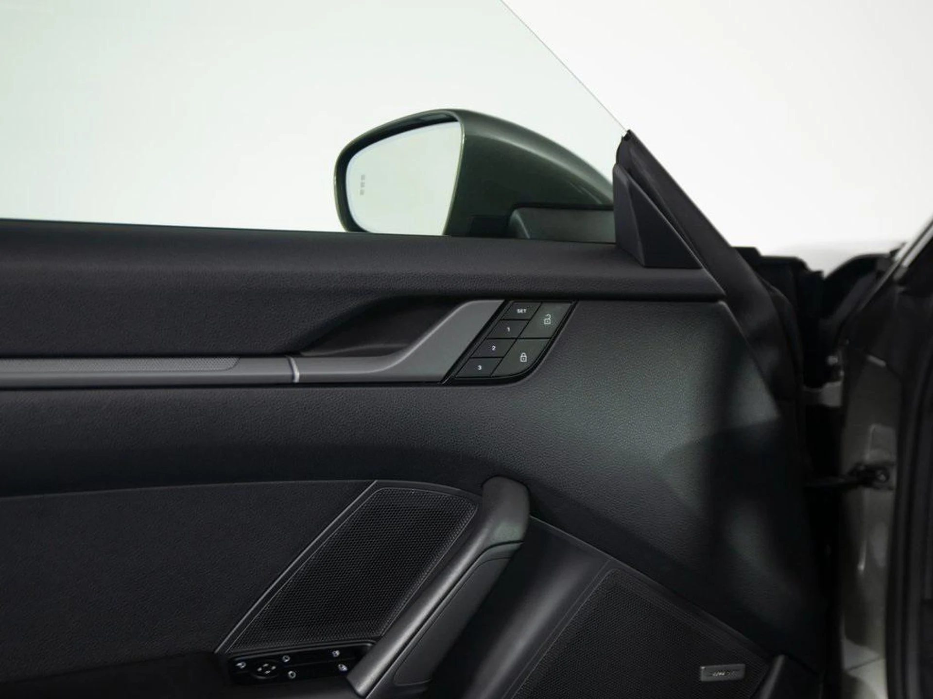 mph028_1632546563_p_AZ_Uts_W2_B_Mayq_q_M_NEU_Me_Je_BNI_bc2acd03e5