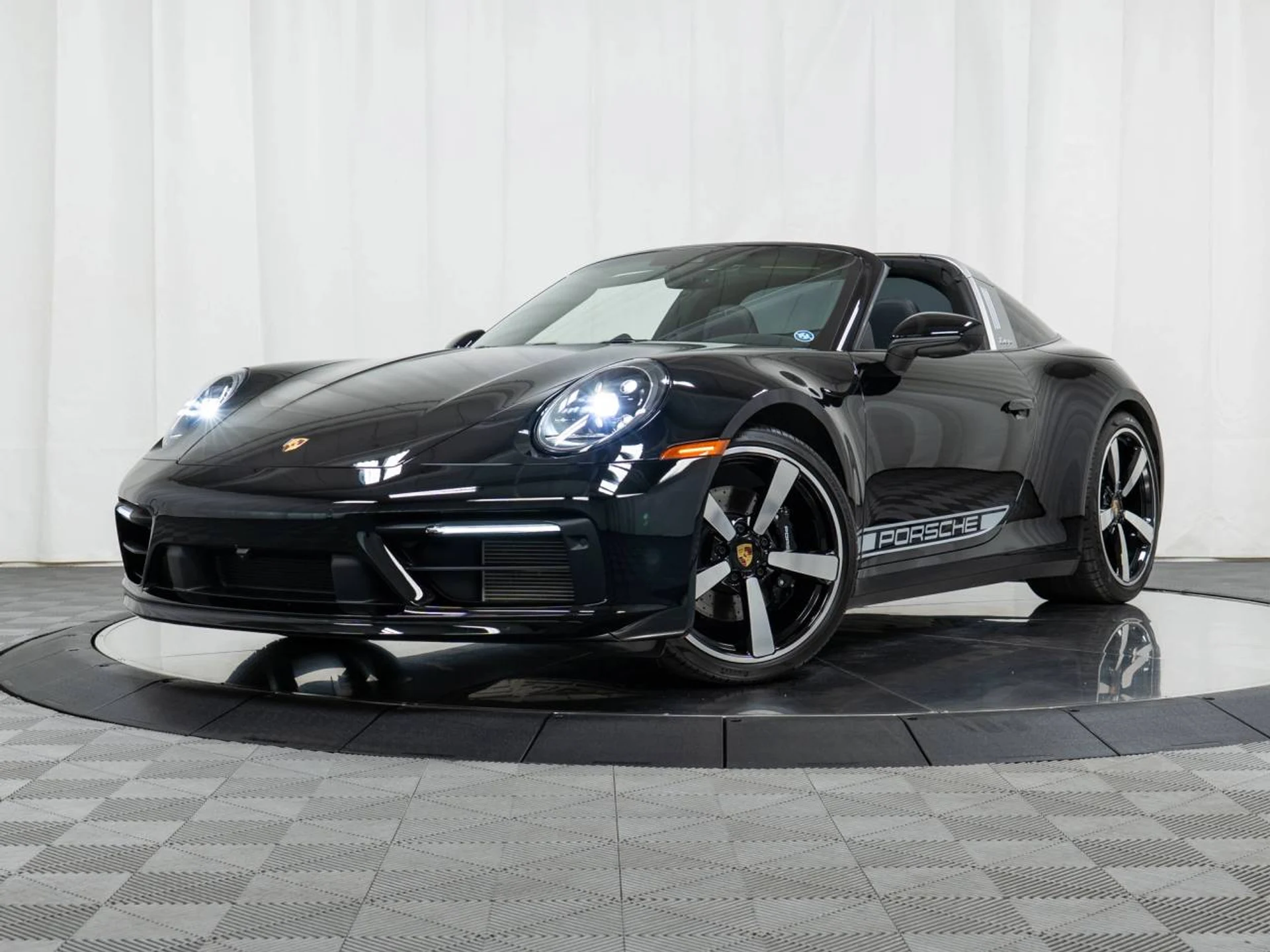 mph028_163412085_1280_3357cd43fd