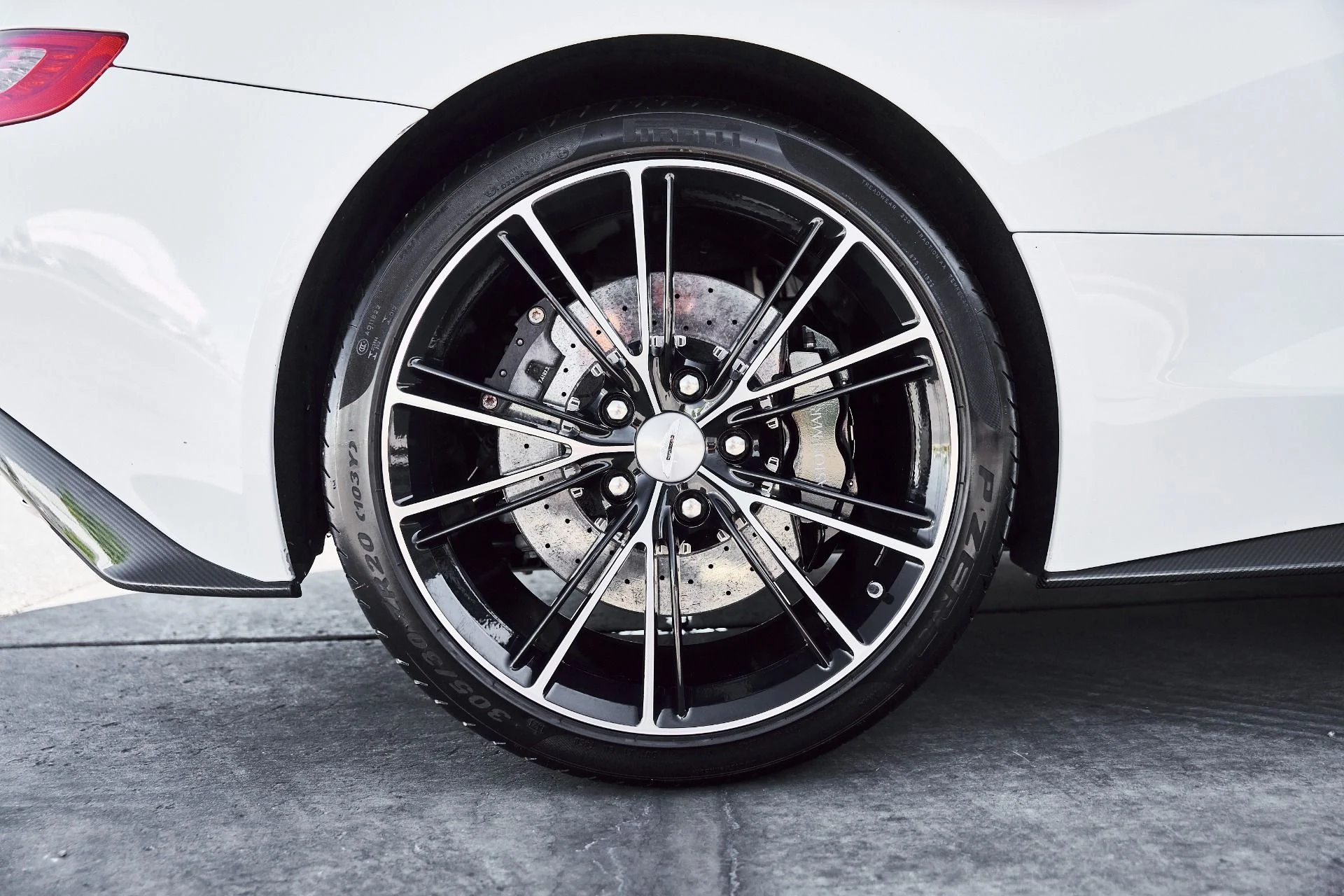 mph028_1635061890_Used_2017_Aston_Martin_Vanquish_Volante_1773797511_0a9b6de01f