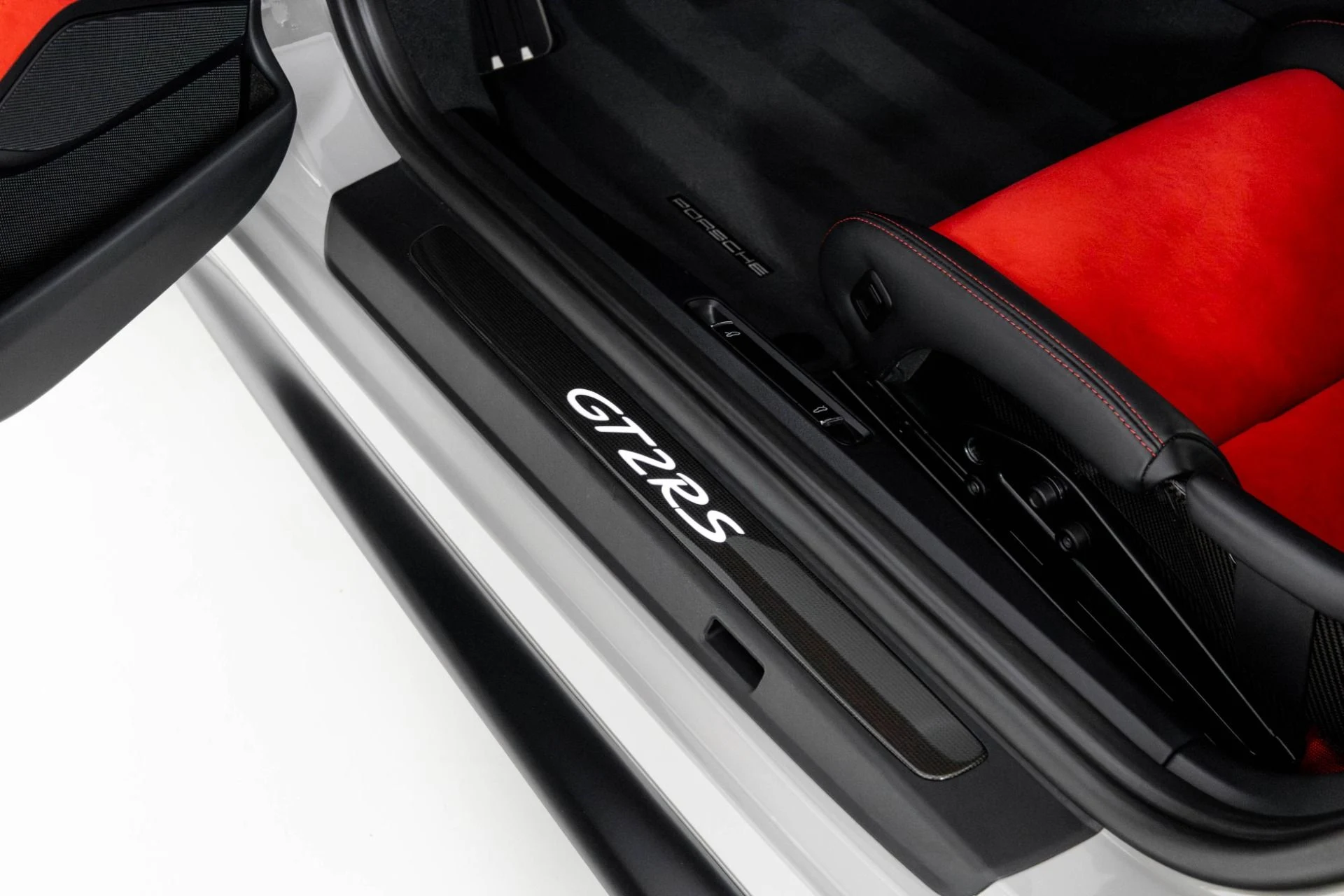 mph028_1635568887_Used_2018_Porsche_911_GT_2_RS_1762984479_7e154991bd