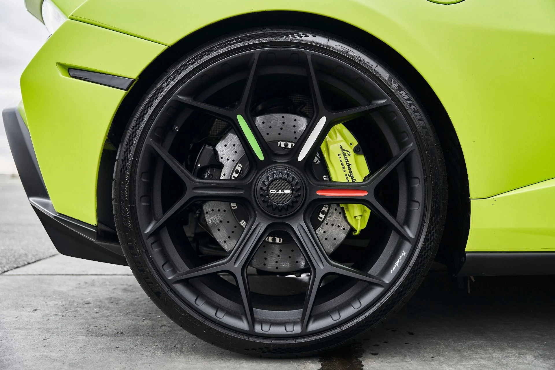 mph028_1653310312_Used_2022_Lamborghini_Huracan_STO_Base_1771294575_2a82bcb7ff