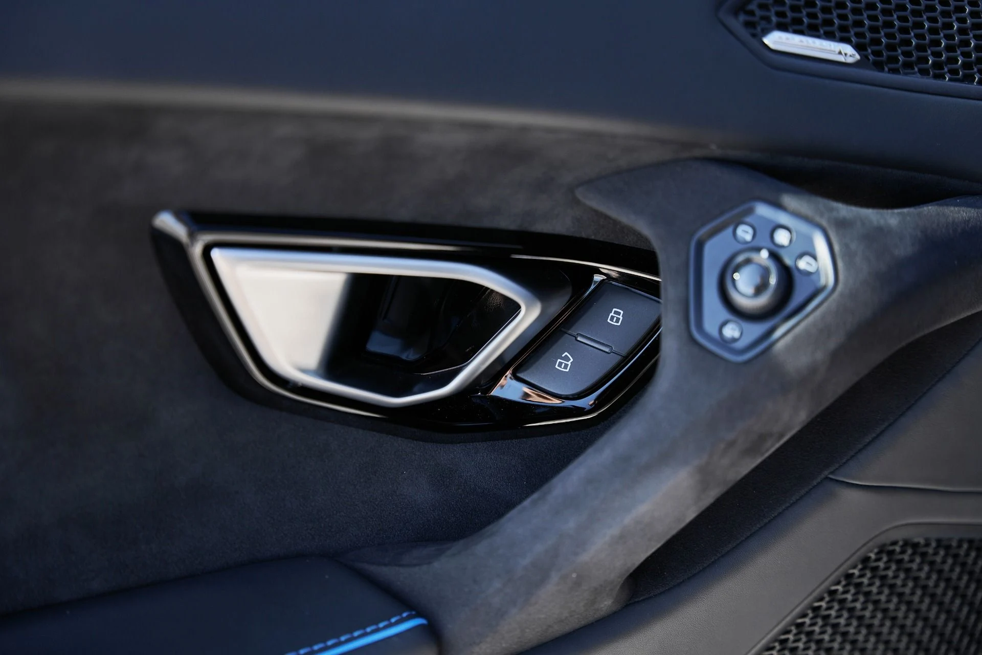 mph028_1672360734_Used_2023_Lamborghini_Huracan_Tecnica_Base_1766024591_1e65c61e46