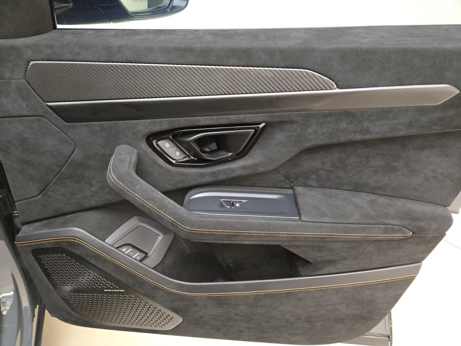 mph028_1672598709_Used_2023_Lamborghini_Urus_Performante_1777095820_ce1eb5f897