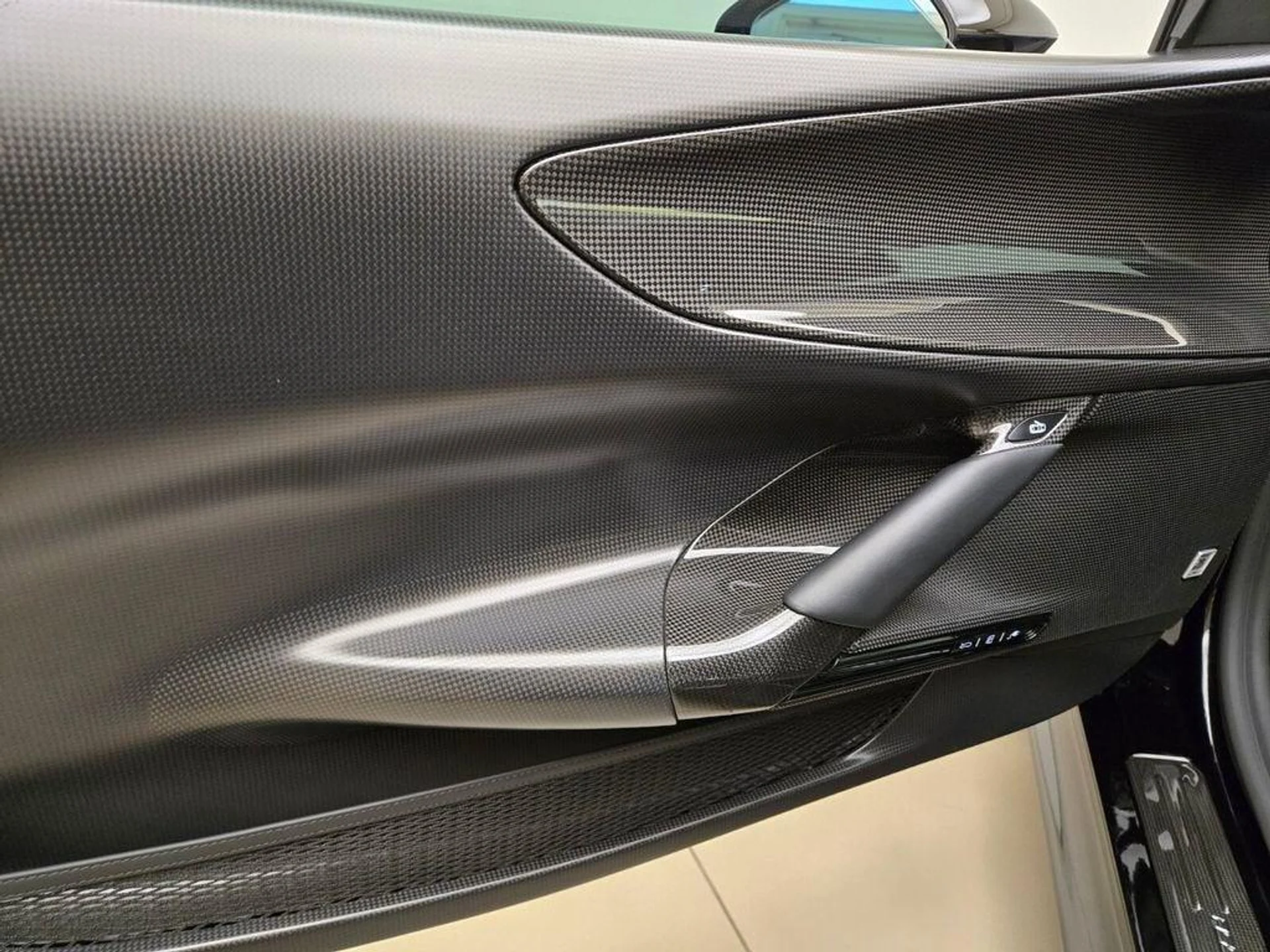 mph028_167679429_Used_2022_Ferrari_SF_90_Stradale_1771612499_09d2ef102f