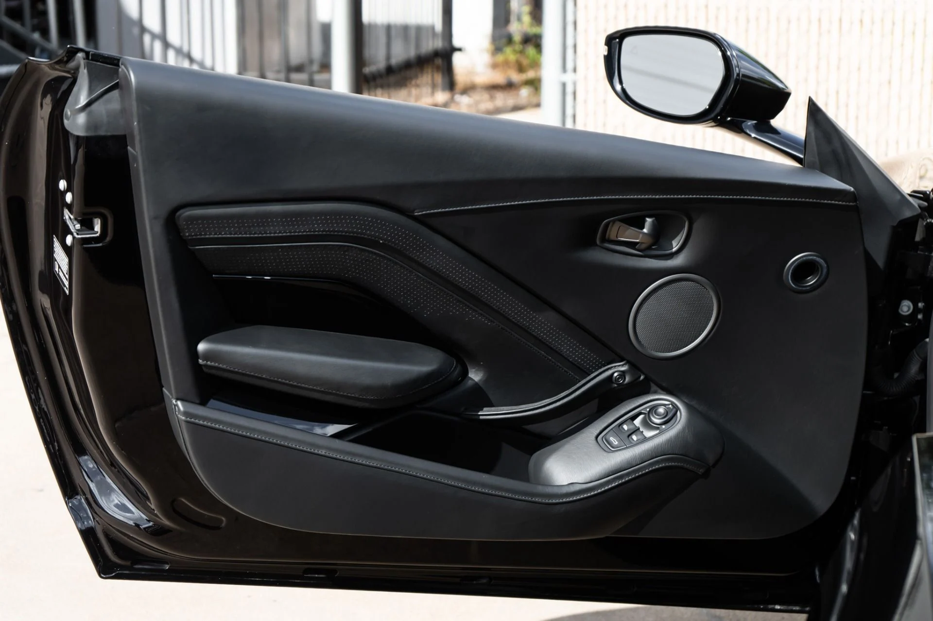 mph028_1679948404_Used_2019_Aston_Martin_Vantage_1789496200_f9e81f278e