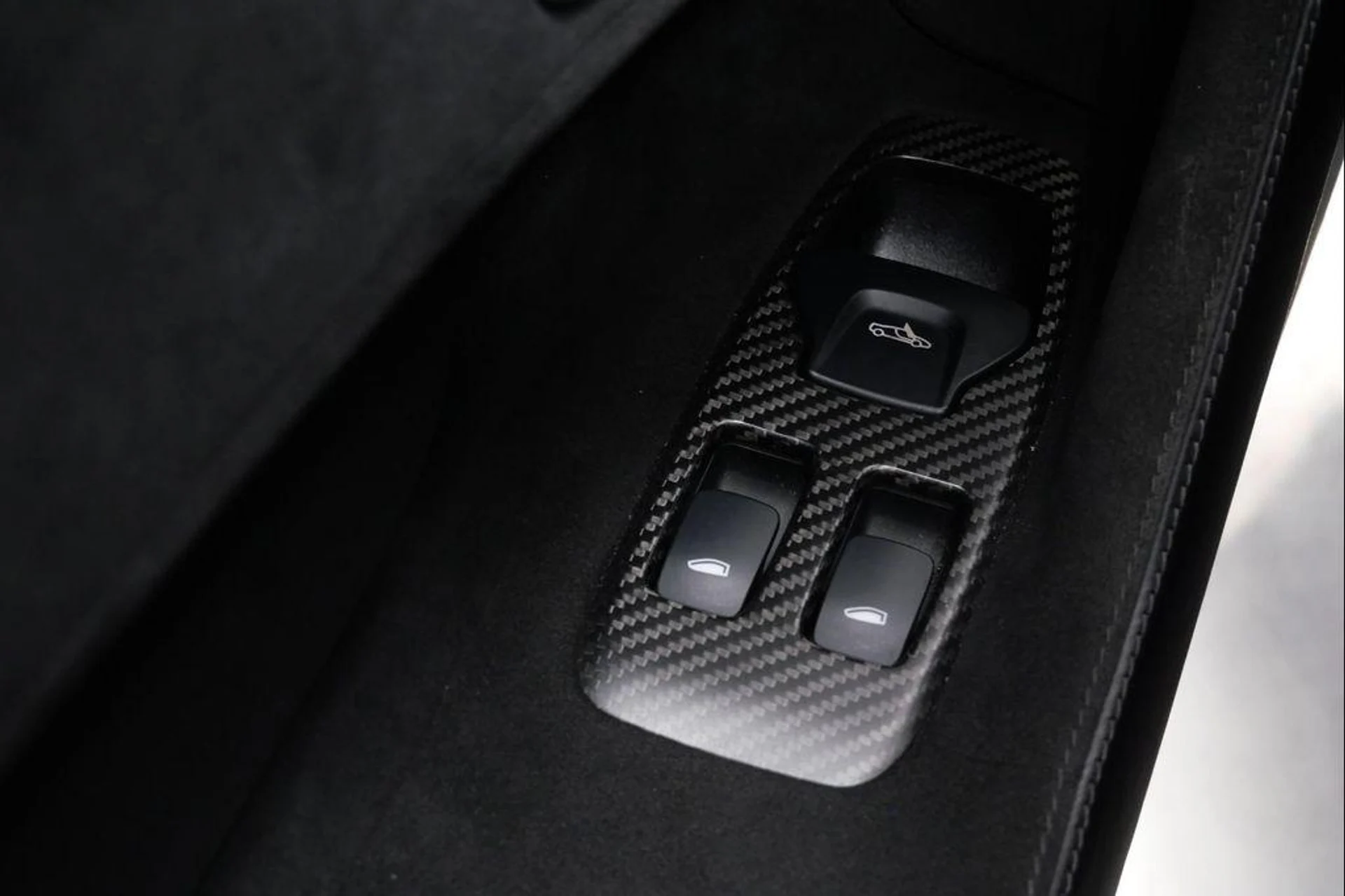 mph028_1684691104_j8u3y_Z7_Jbmre_L_Si_I8_OE_0_N_Lan3_M_1404216a73