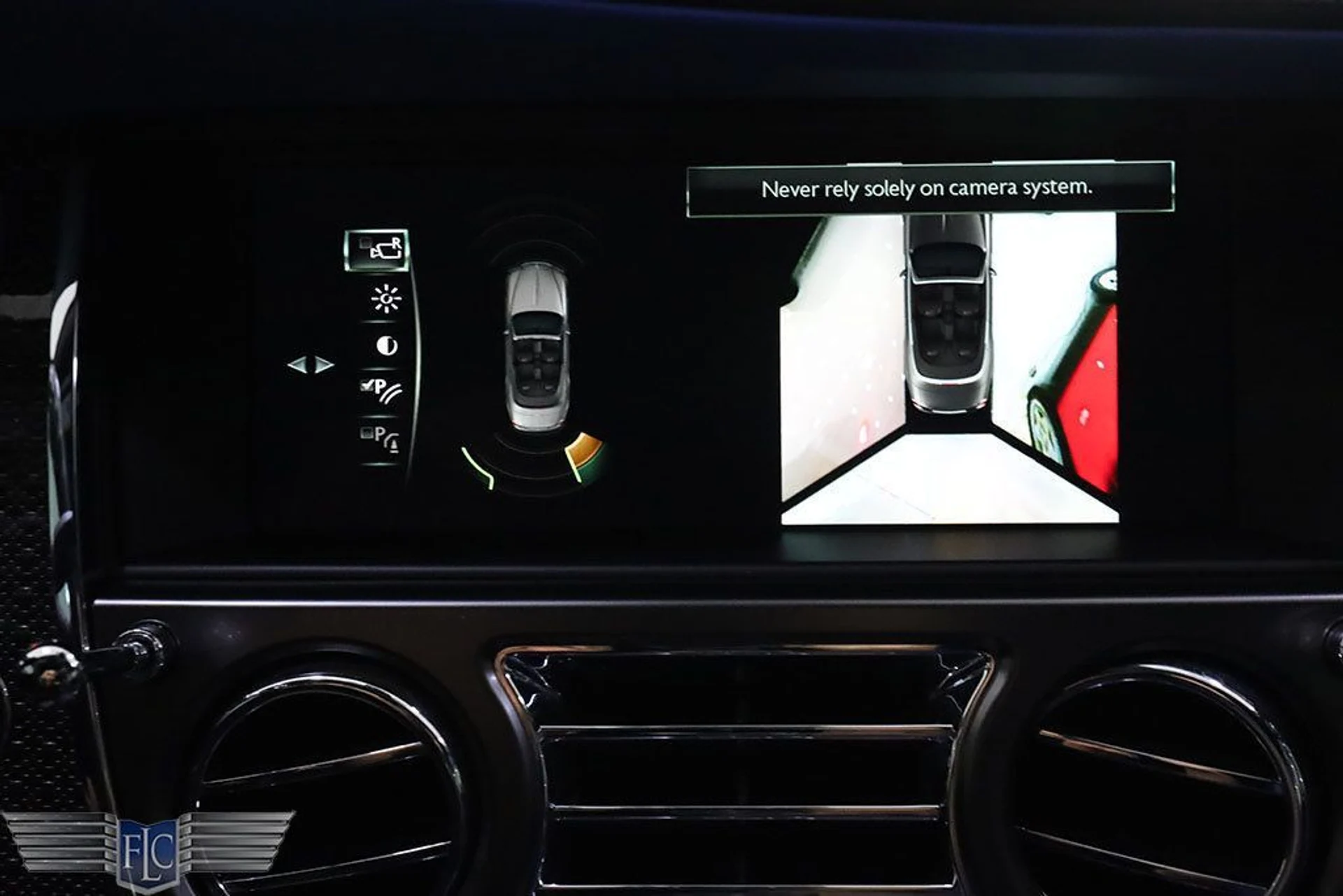 mph028_16894950_used_2018_rolls_royce_dawn_blackbadgeconvertible_6305_22965393_29_1024_86784e50bc