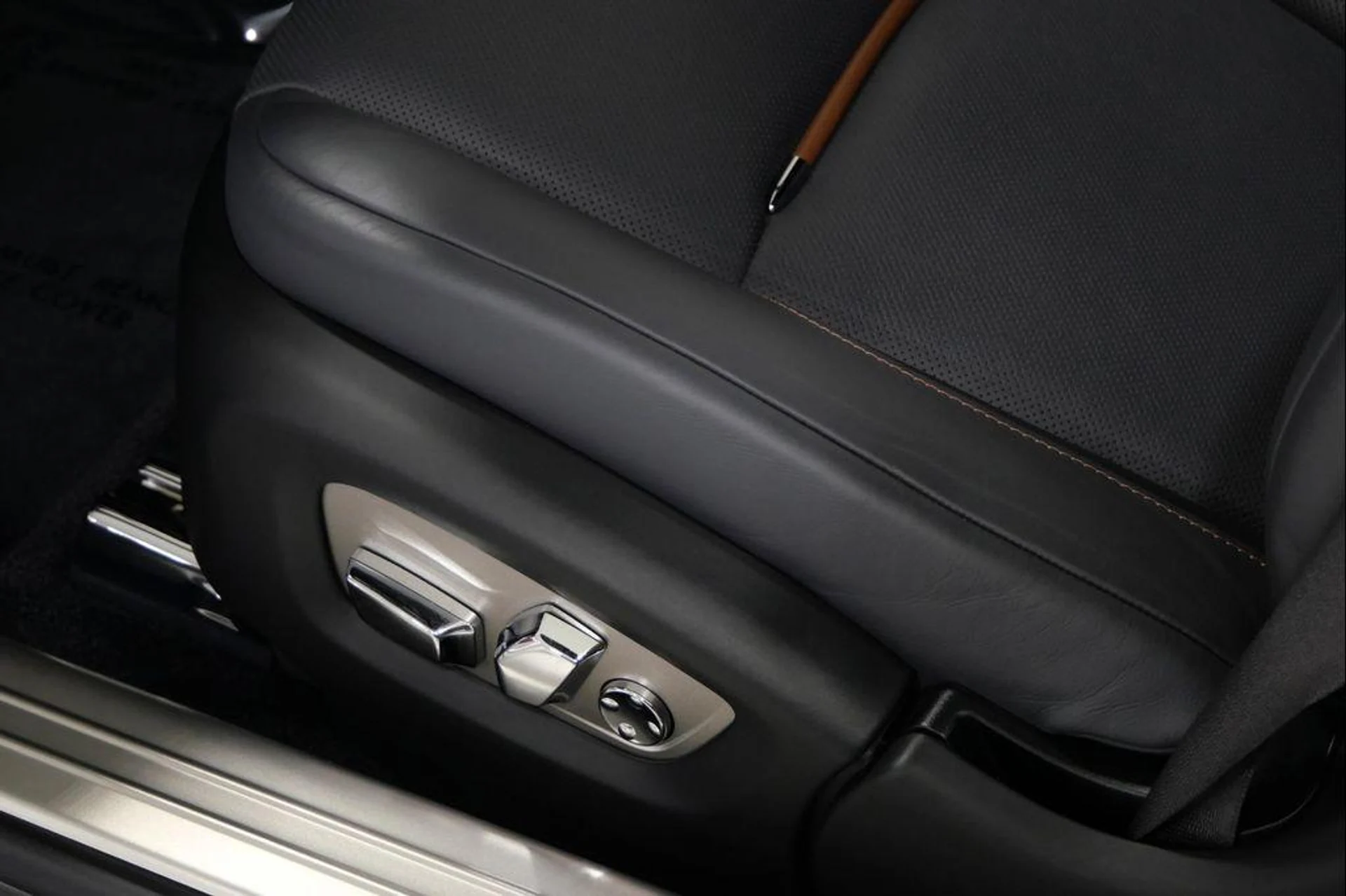 mph028_1693245564_Z_Hsov_Ld6_Nn_Xy_BQ_6_Fus_Lm_I_Xv0_VW_4_5d3c208110