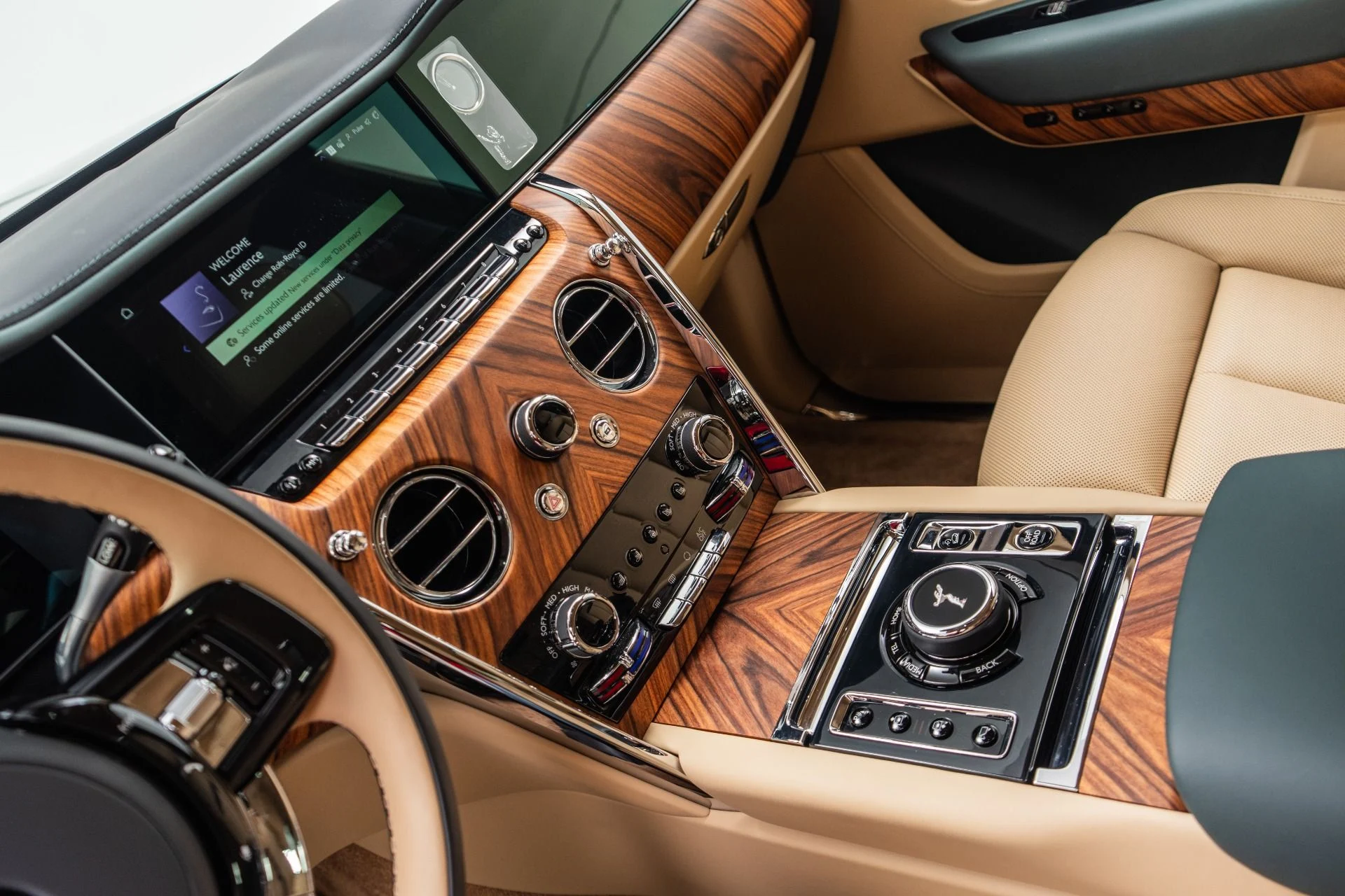 mph028_1693758672_Used_2025_Rolls_Royce_Cullinan_1773778505_bd1eee0901