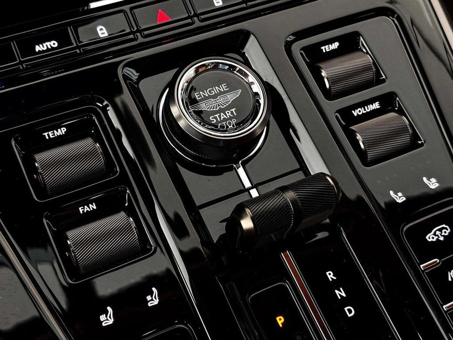 mph028_1713573391_c7d1_WDA_Blh_MCJN_Ge_X6_C_Grw_VDP_Fo_413c863869