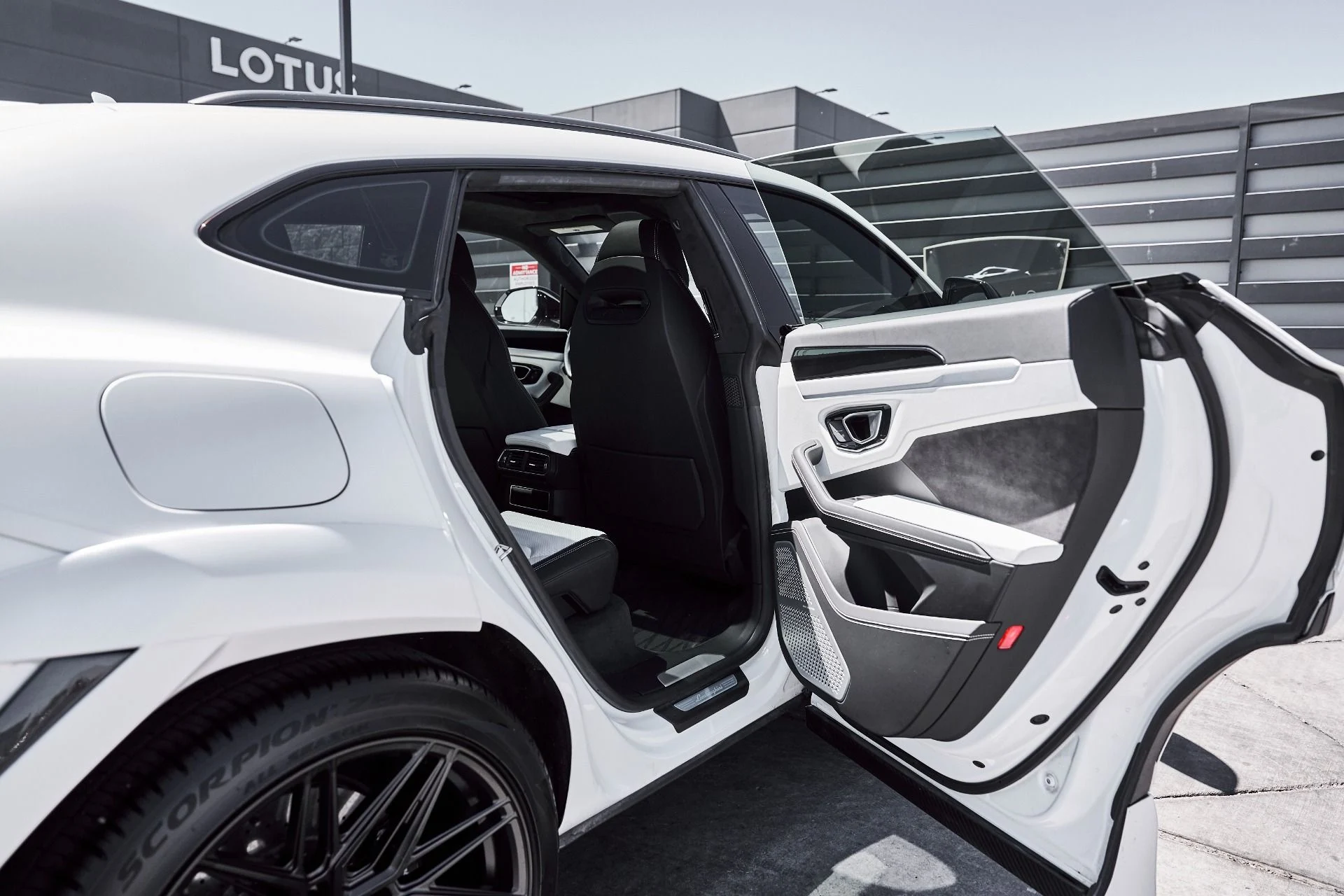 mph028_1715383562_Used_2019_Lamborghini_Urus_Base_1776301839_a236507451