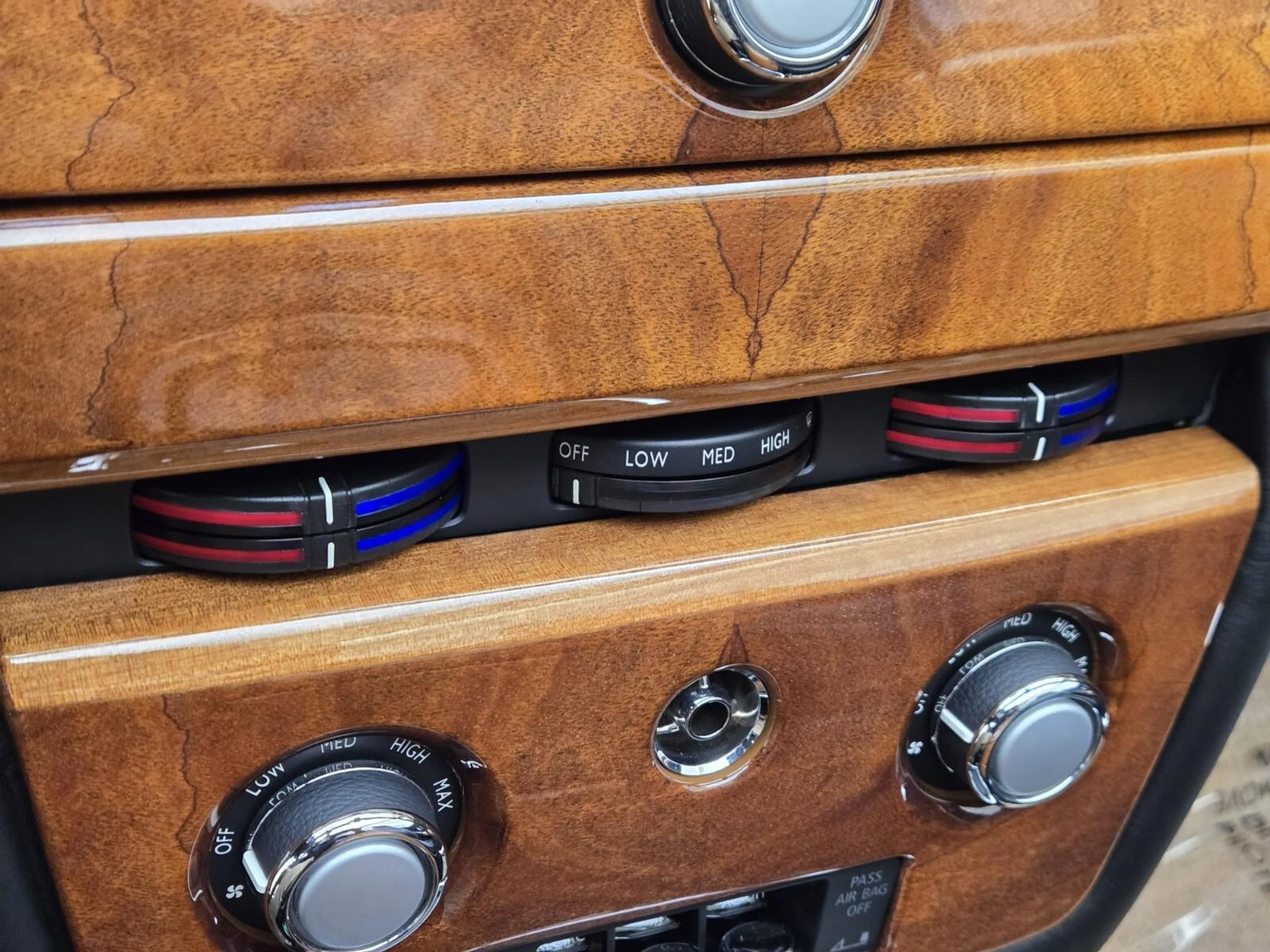 mph028_1717947022_Used_2008_Rolls_Royce_Phantom_Drophead_Coupe_1753163001_3b2f52520b