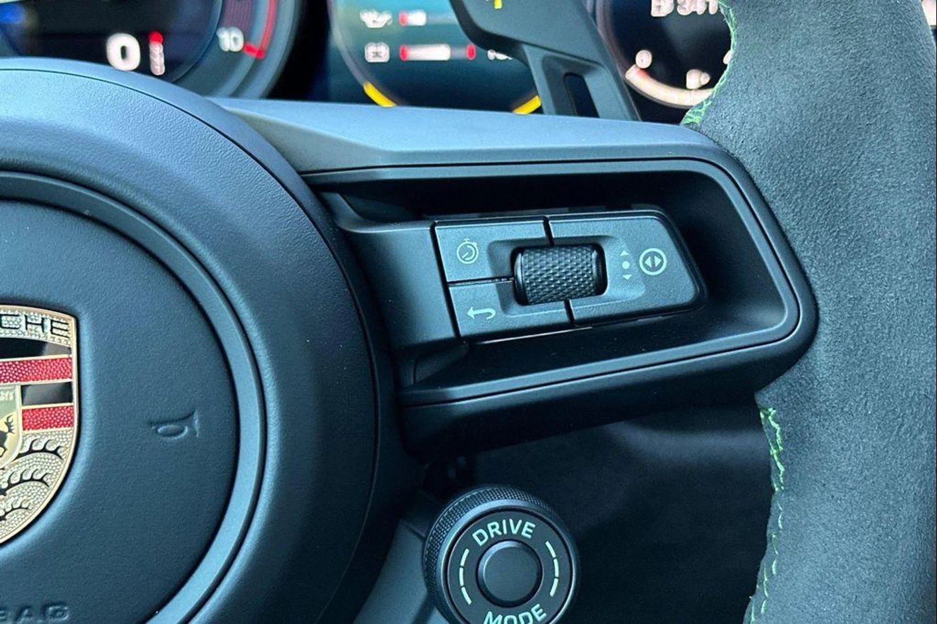 mph028_1726307201_Keh_Qlz5gm_W00_Bg1_MFN_8_Qn6uh_UU_9f1a3d215d