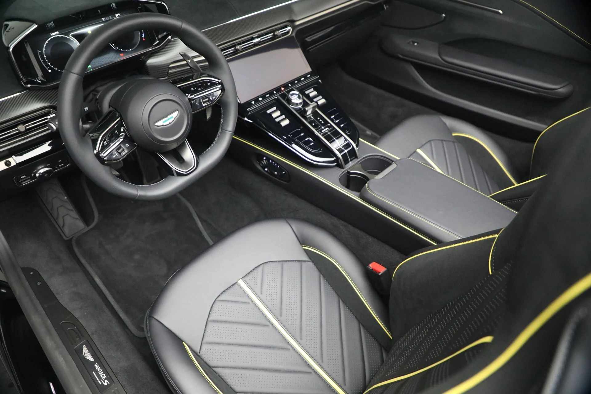 mph028_1728146354_New_2026_Aston_Martin_Vantage_S_Roadster_1776880029_a2333be991