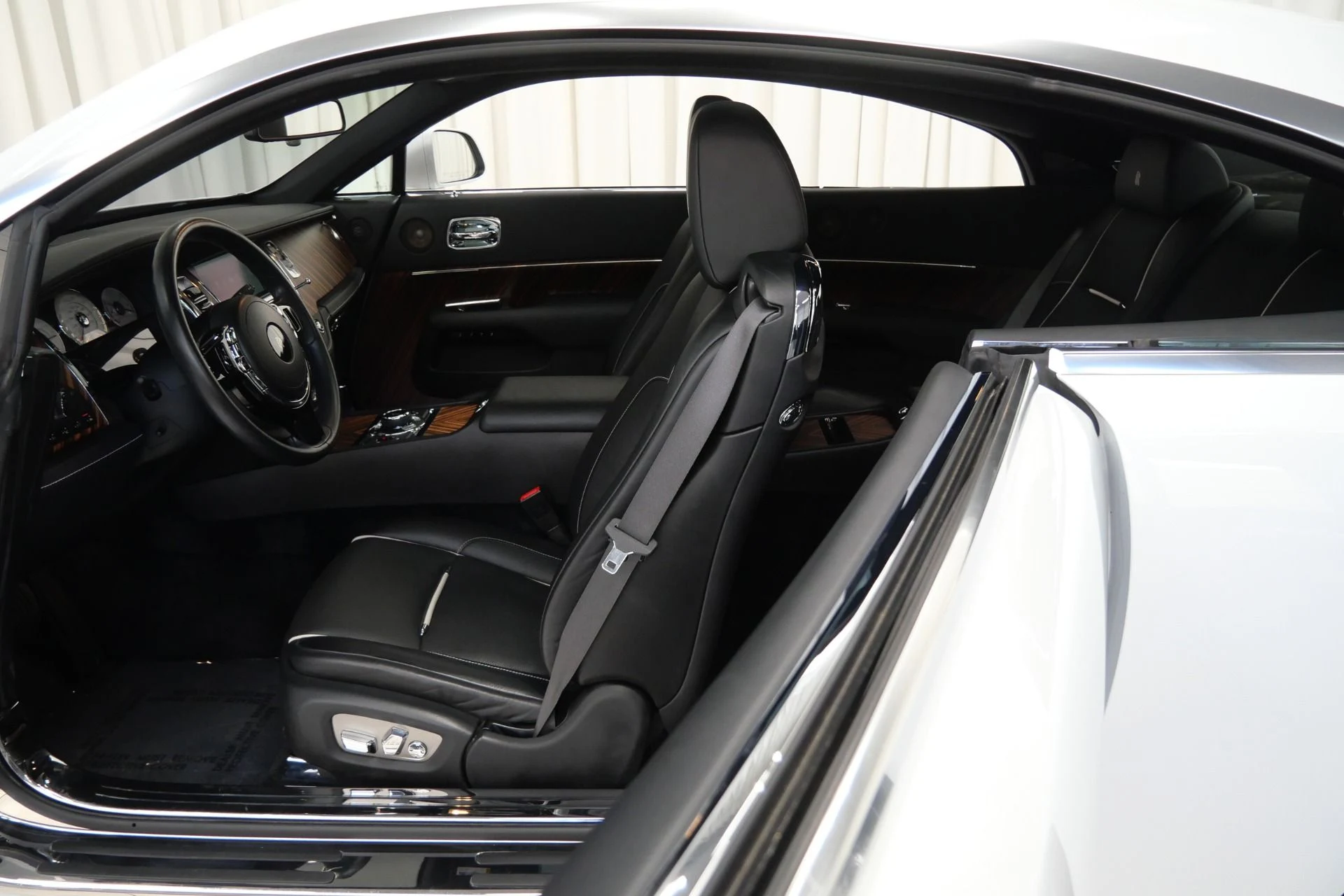 mph028_1743683357_Used_2016_Rolls_Royce_Wraith_The_Wraith_Package_Canadel_Paneling_Driver_Assistance_3_1764606909_46720b7e3d