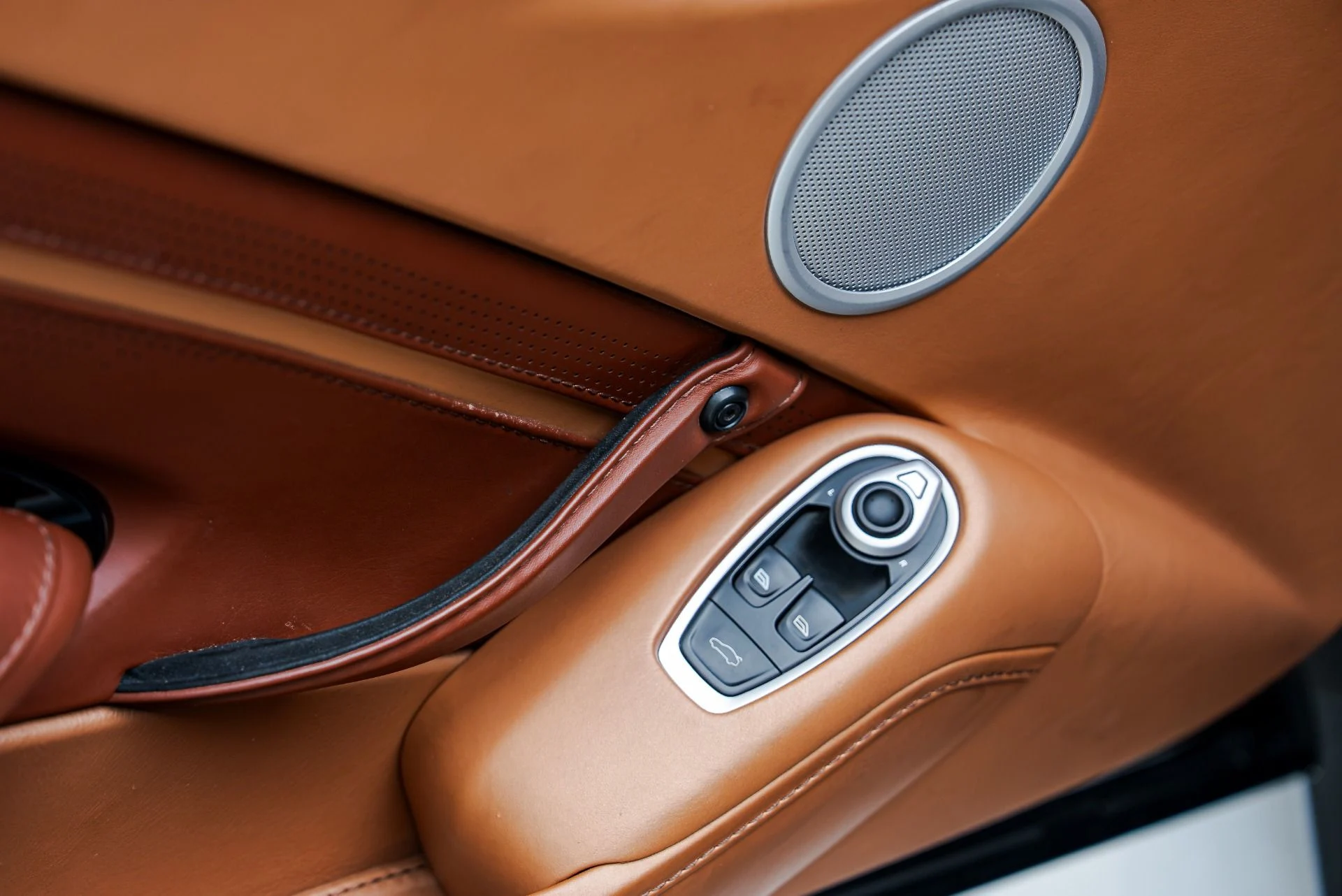 mph028_1753079299_Used_2019_Aston_Martin_Vantage_1793290923_b2984f2df2
