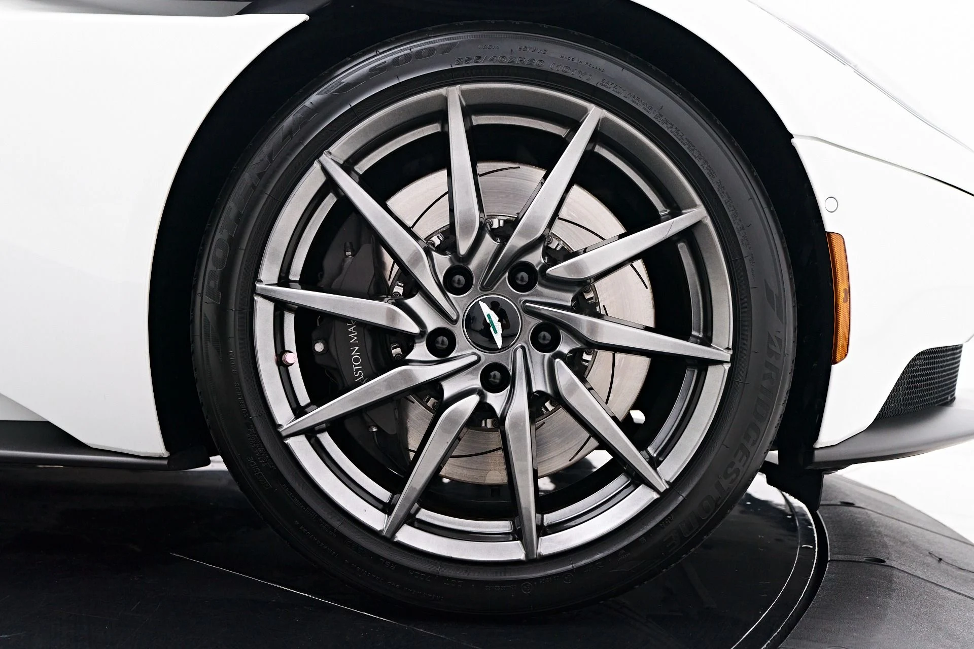 mph028_1757146871_Used_2019_Aston_Martin_DB_11_Base_1758851298_2583afbd8d
