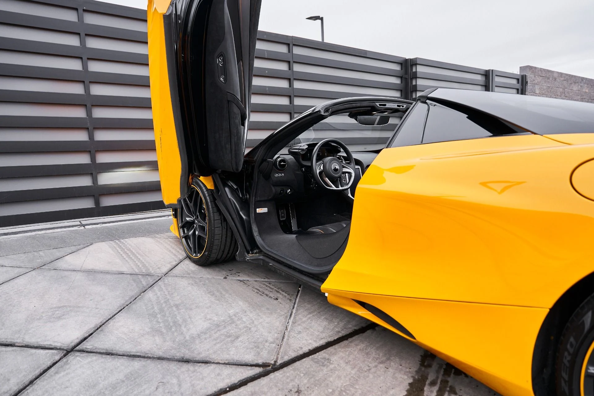 mph028_1759401000_Used_2024_Mc_Laren_750_S_1769135056_5f21149898