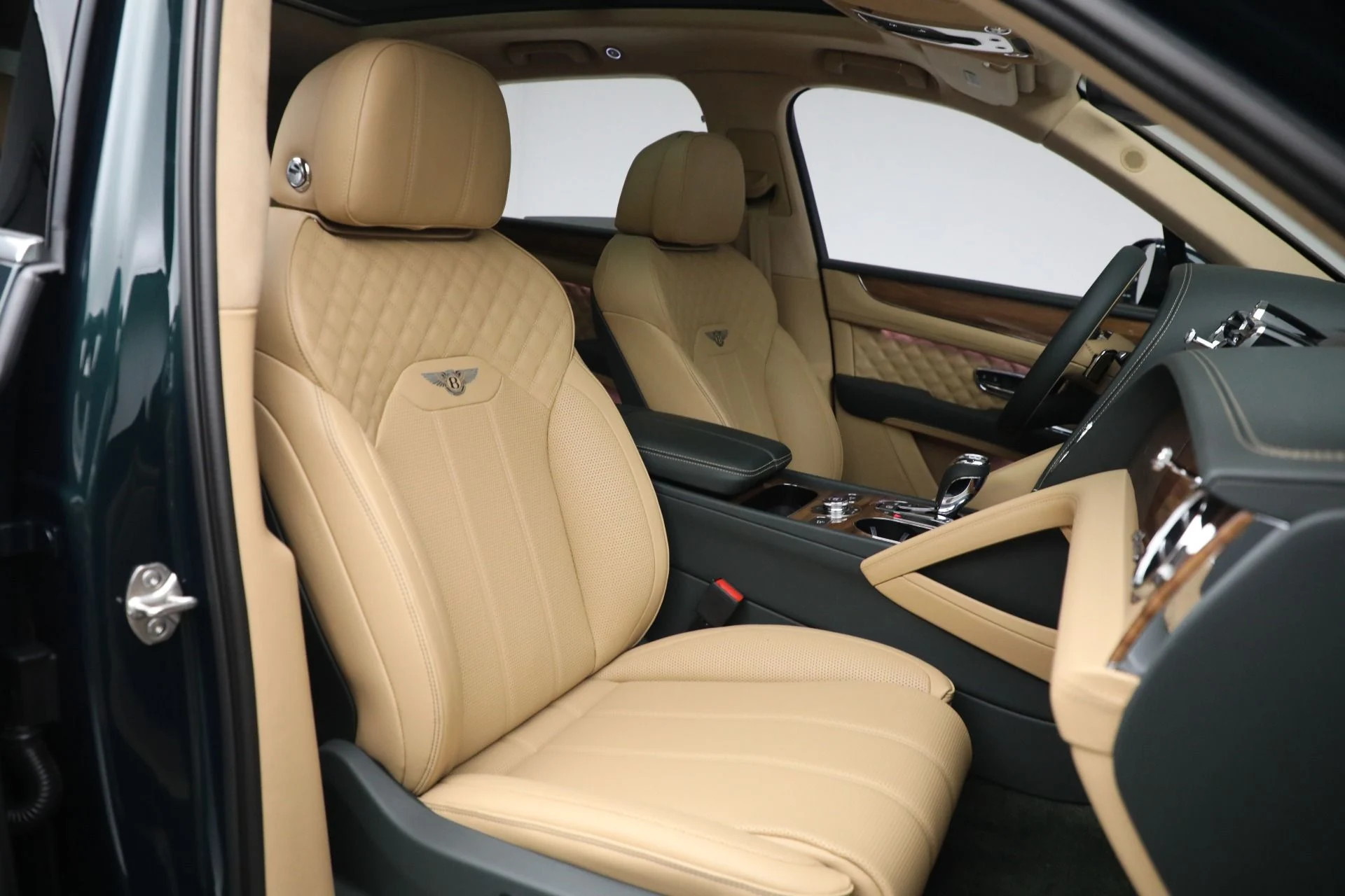 mph028_1766105302_Used_2023_Bentley_Bentayga_Azure_Hybrid_be15e268c0