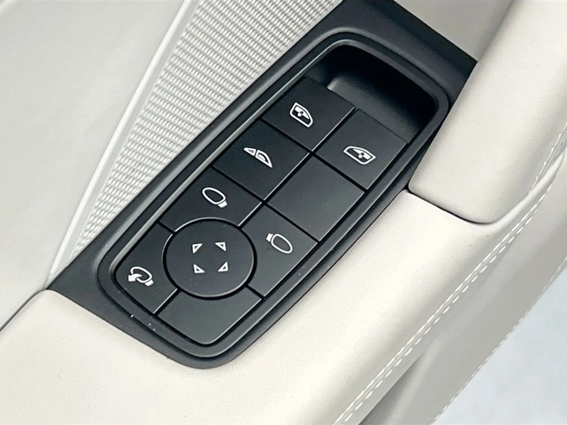 mph028_1786362206_used_2026_porsche_911_spirit70cabriolet_8119_23018992_29_1024_59a2fa6517