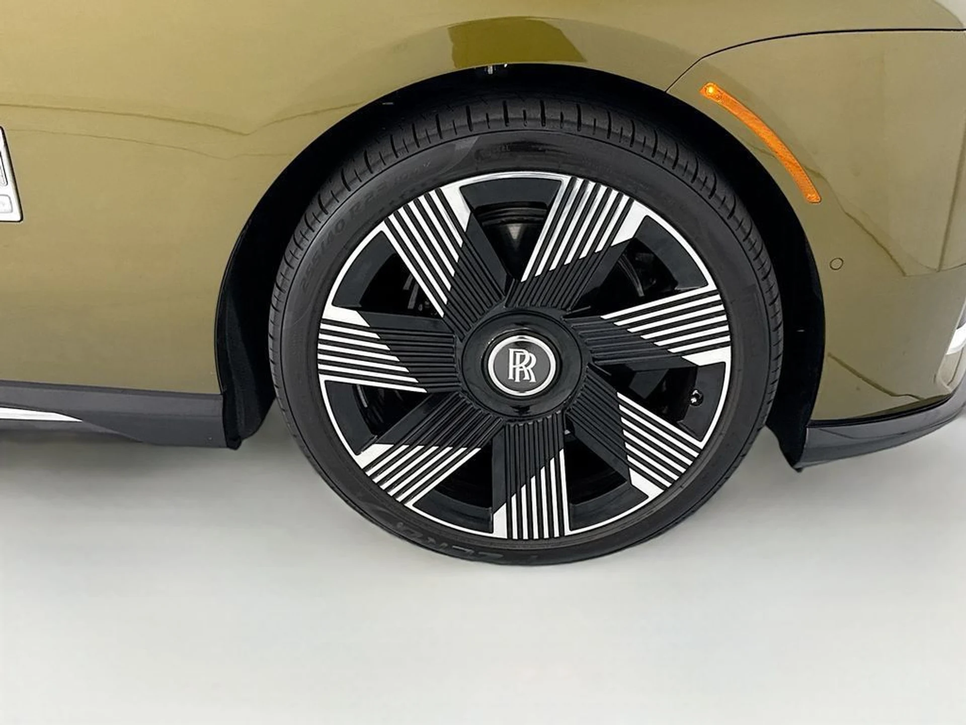 mph028_1791096830_used_2026_rolls_royce_spectre_coupe_8119_23019329_29_1024_92551b8fb5
