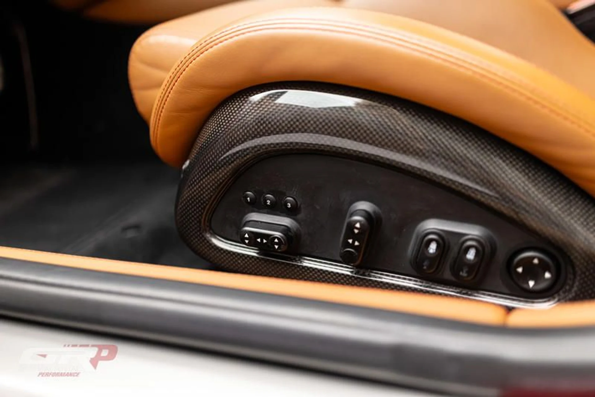 mph028_1791161733_A77_E79_F6_F25_E_4_BA_4_8_D53_5050166962_DC_31edbbe471