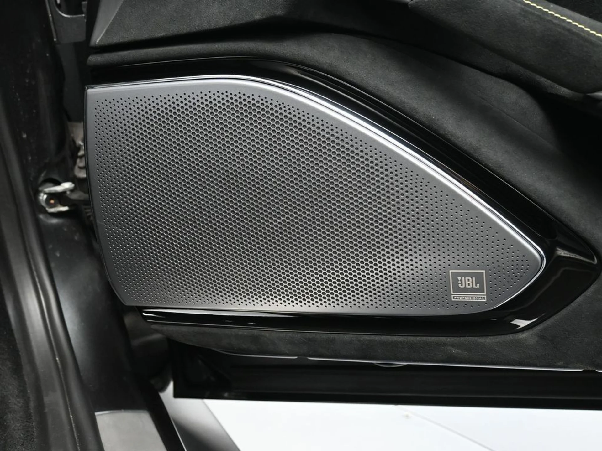 mph028_1798667635_image_28_19a75f7b26