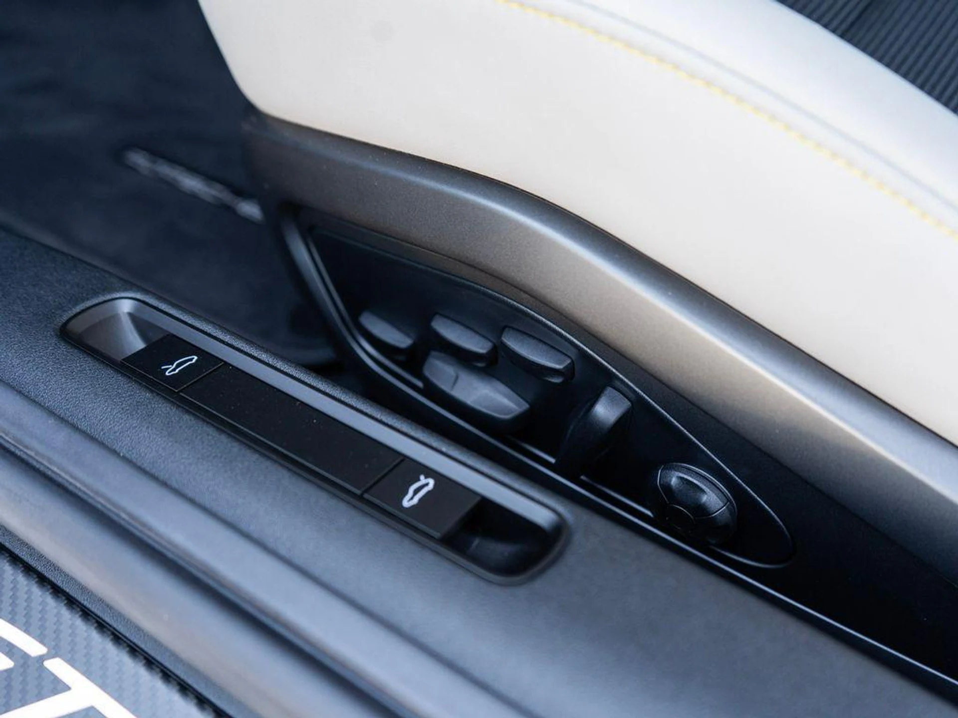 mph028_1803919277_eyzo_s_FM_4_HI_1l_Jz_NW_4x8_Rrq_A7_U_680c286a1e