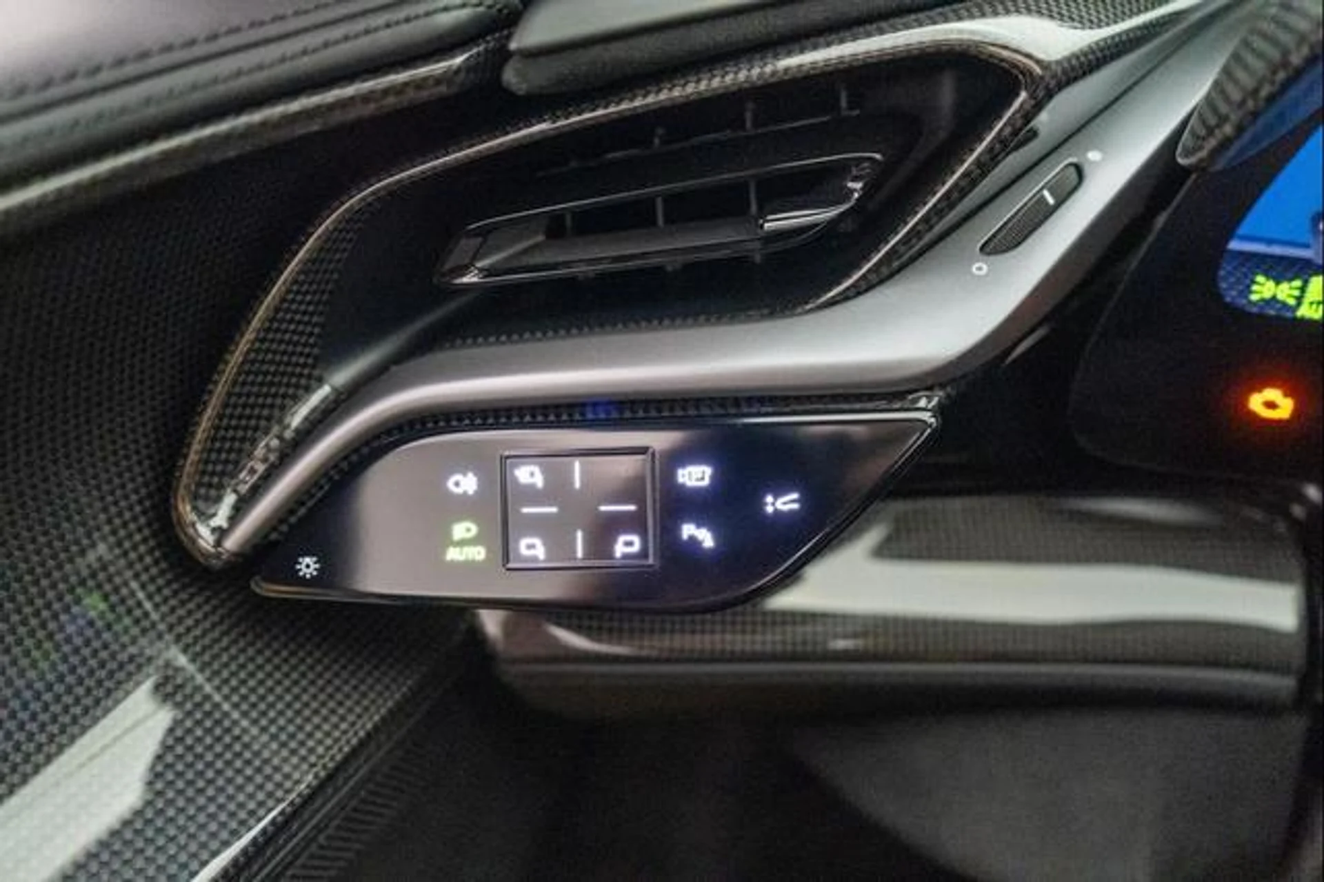 mph028_1811667630_uc_XN_Ov_R3003i3_VUF_4_Oi4_X_Axs_DH_0_4d941e3548