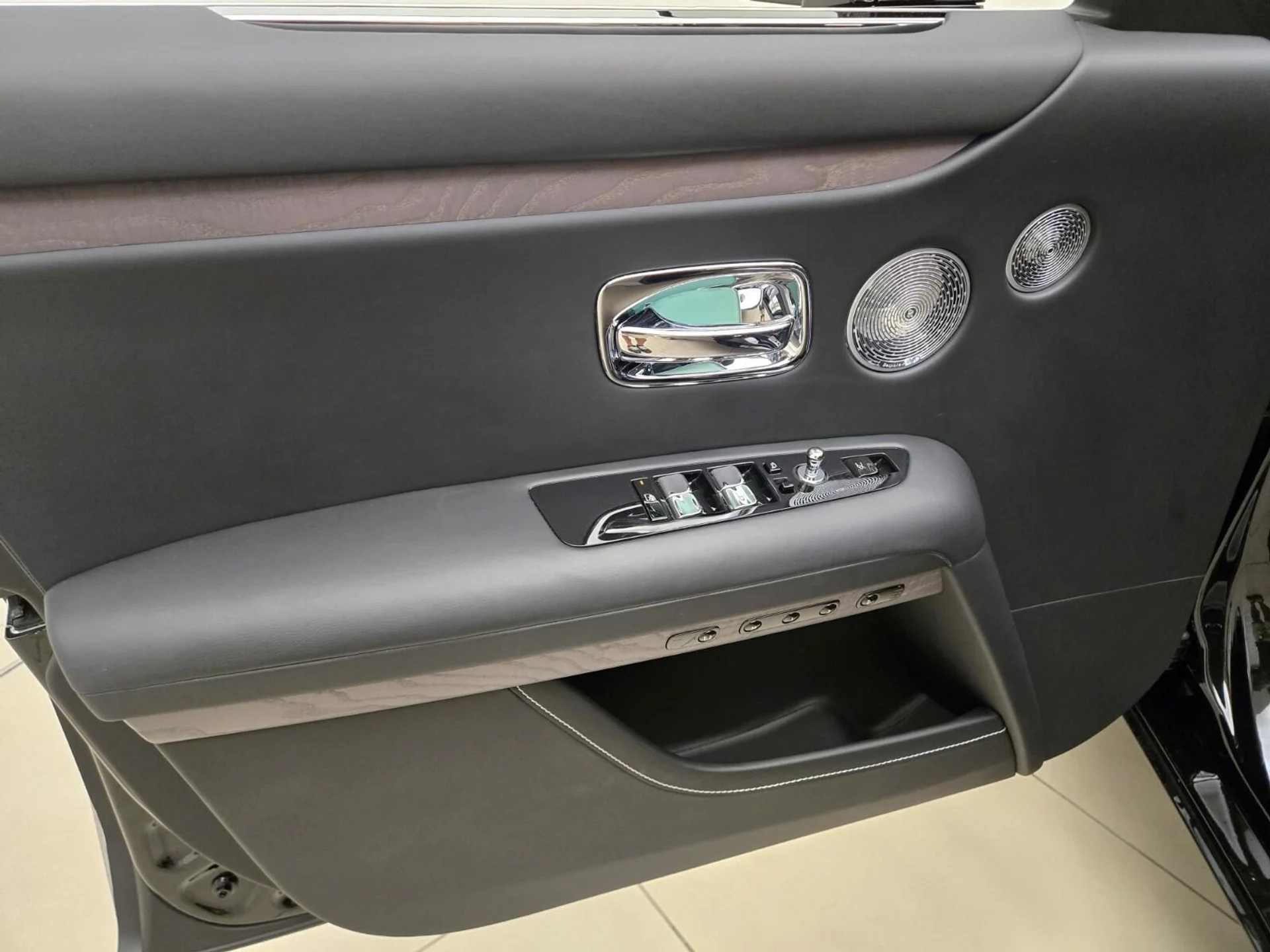 mph028_1811961610_Used_2025_Rolls_Royce_Ghost_1777356190_95c324c753