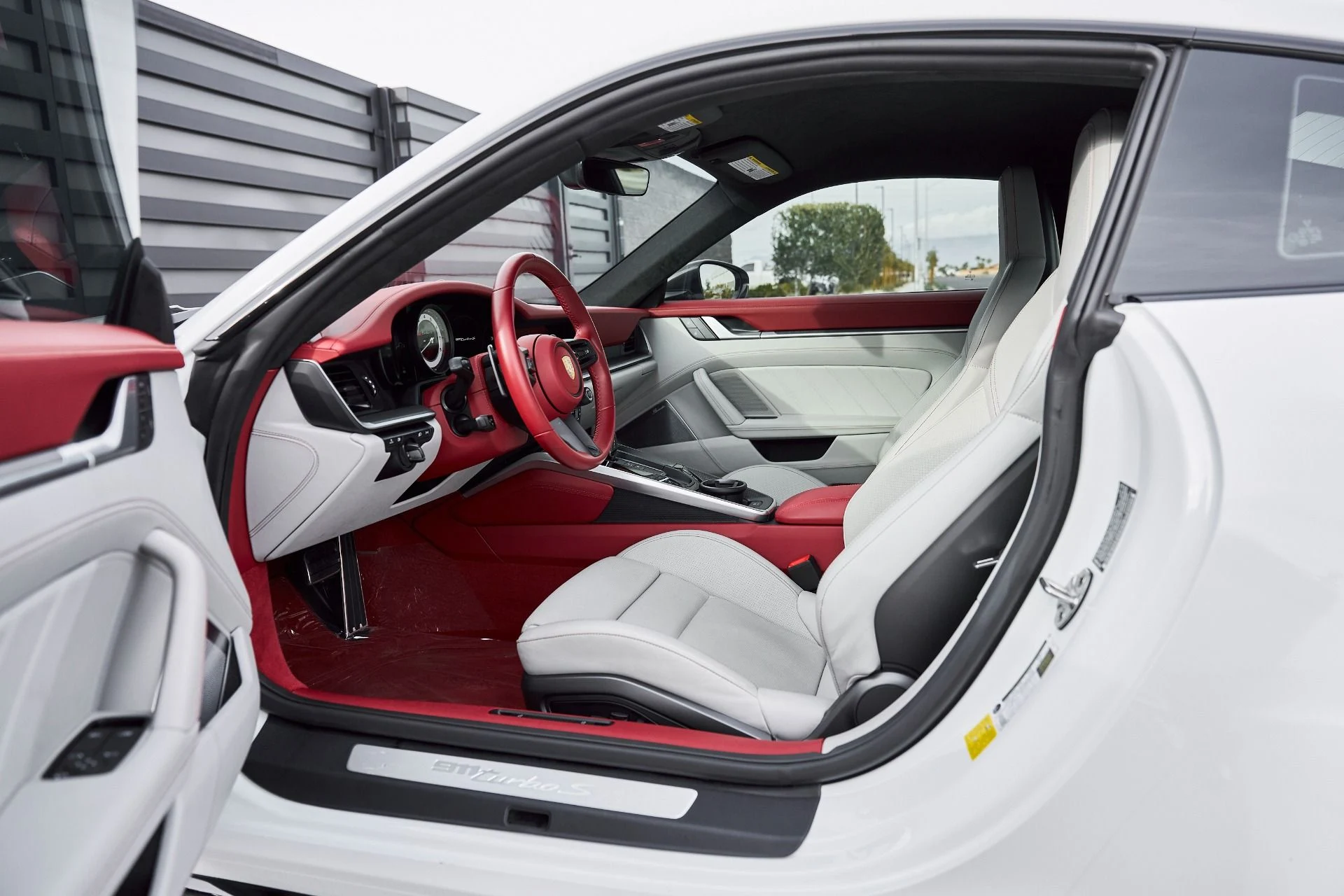 mph028_1816700637_Used_2024_Porsche_911_Turbo_S_1767751453_f84ca5c340