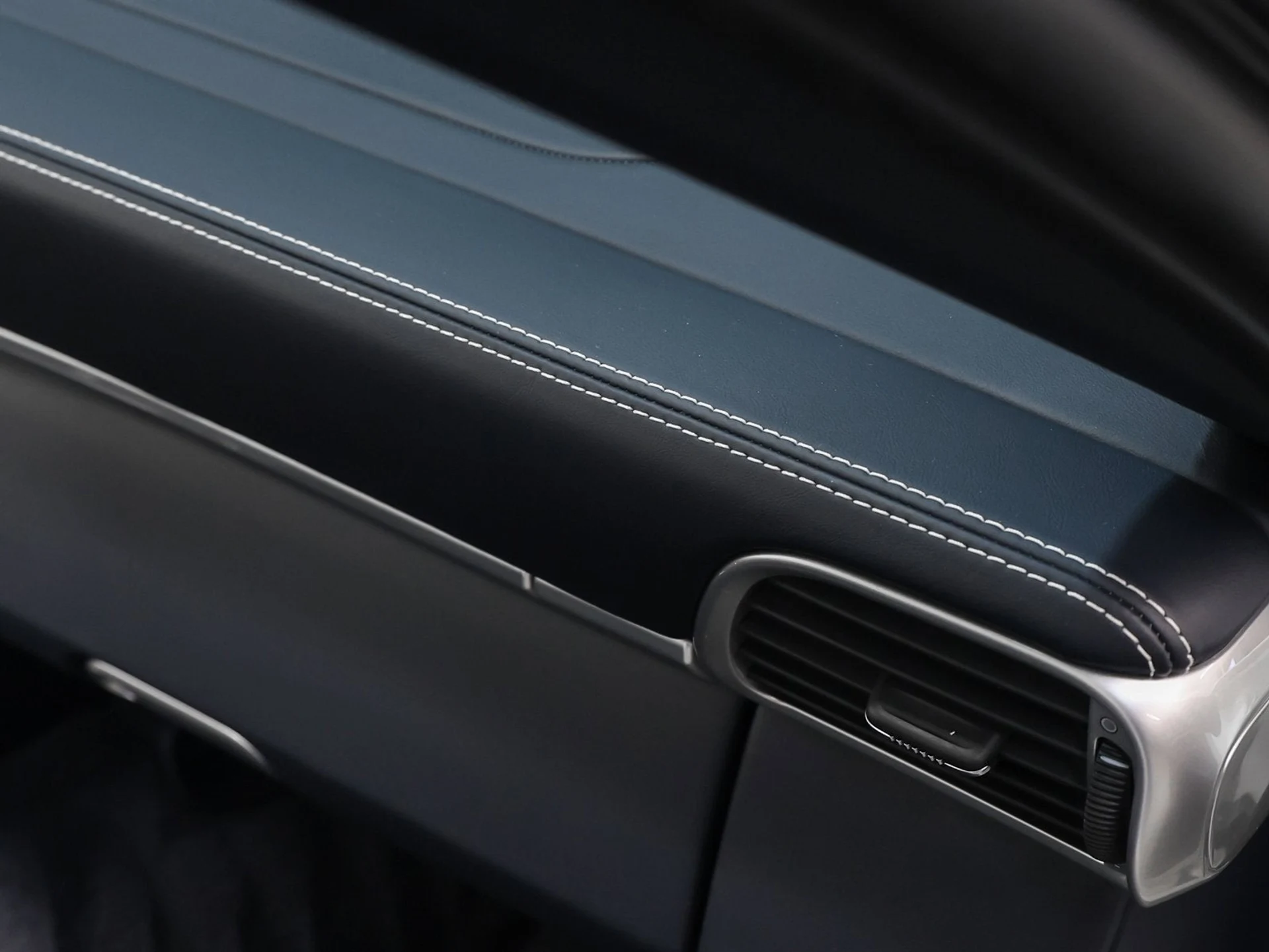 mph028_1831490312_29_20b4add36b