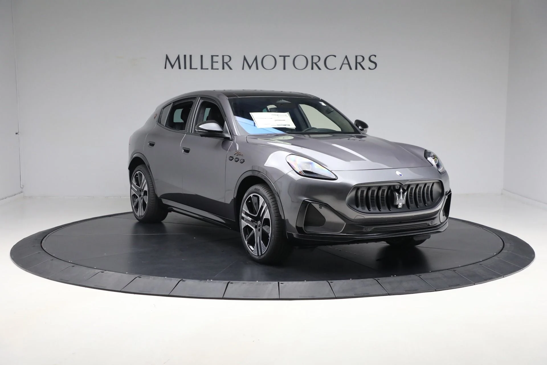 mph028_183342187_New_2025_Maserati_Grecale_Folgore_3c26fe201c