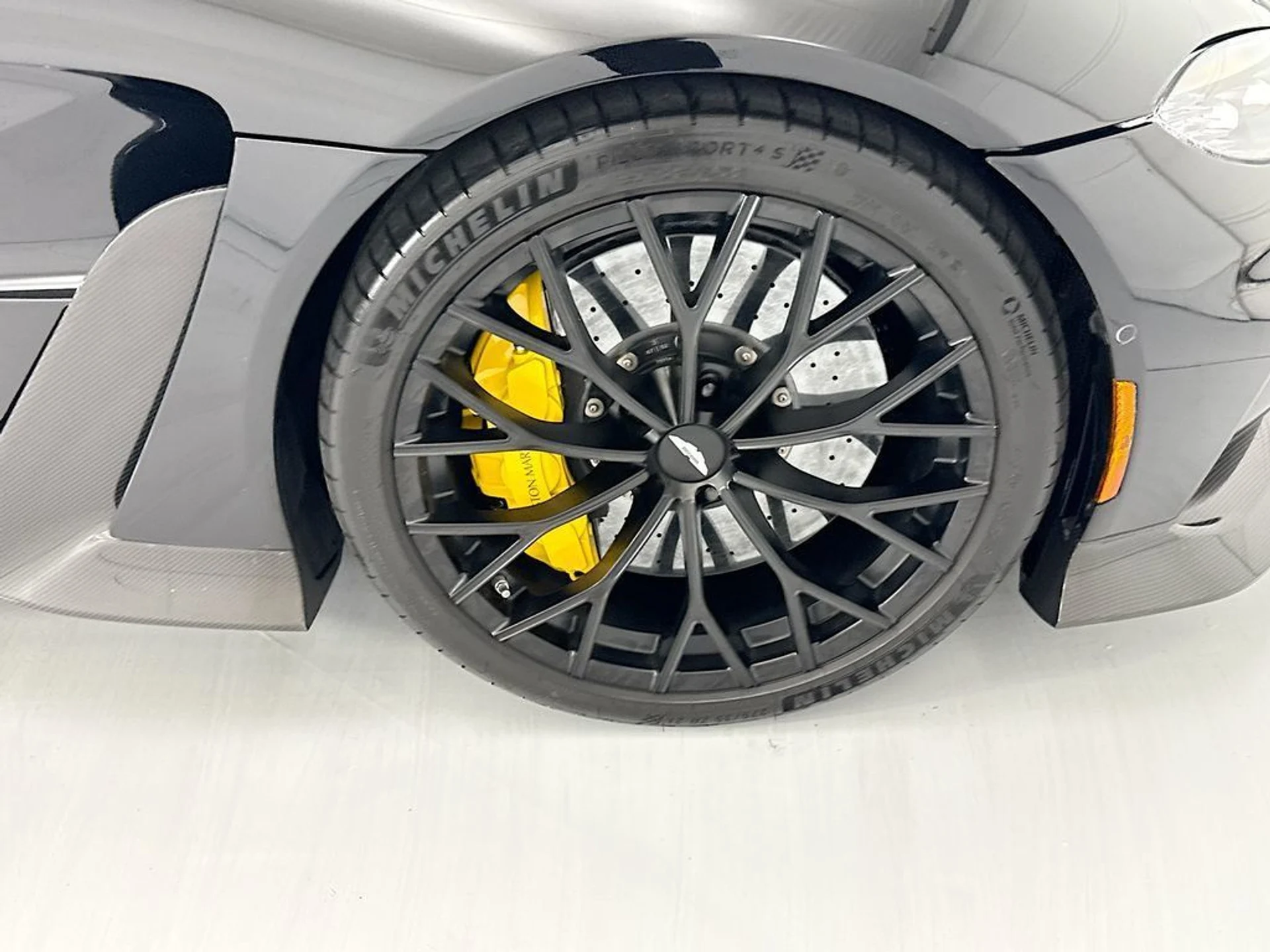 mph028_1834426227_used_2023_aston_martin_vantage_v12coupe_8119_23004338_29_1024_cf807055a8