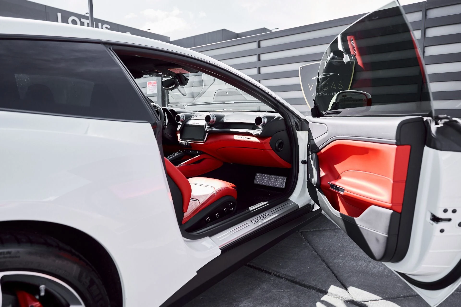 mph028_1837817631_Used_2019_Ferrari_GTC_4_Lusso_V12_1771467691_dc802d5fa6