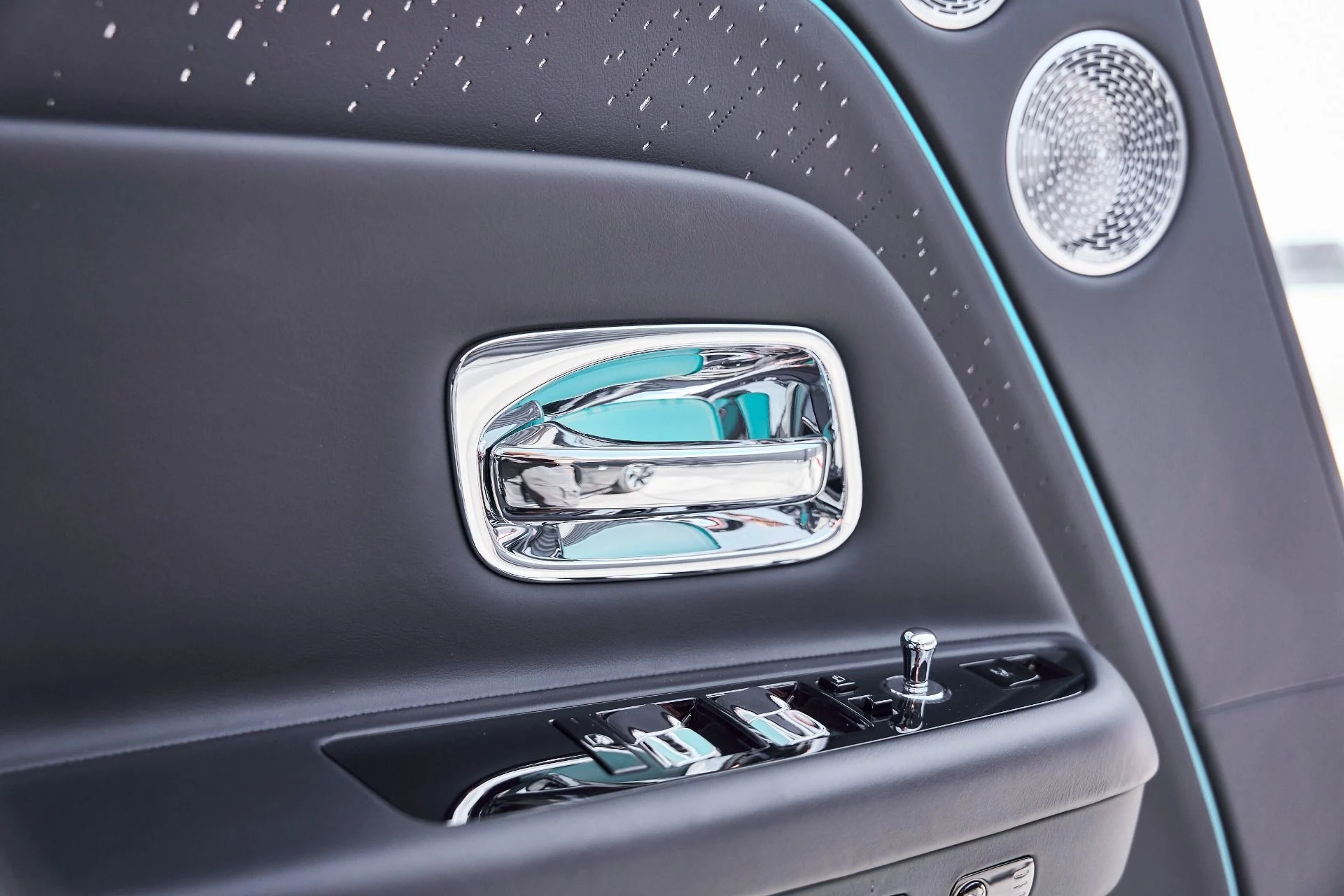 mph028_1838731289_Used_2025_Rolls_Royce_Spectre_Base_1771642454_8dab974a5d