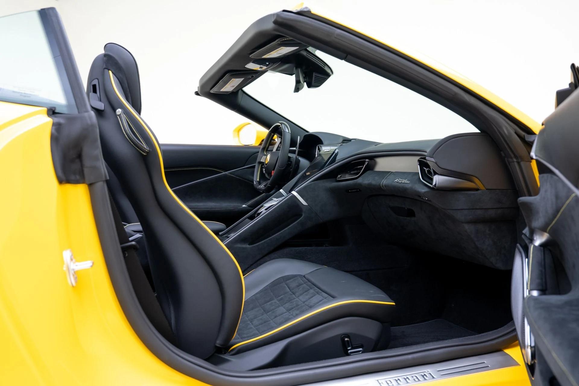 mph028_1838887474_Used_2025_Ferrari_Roma_Spider_1768435036_f66cc7a120