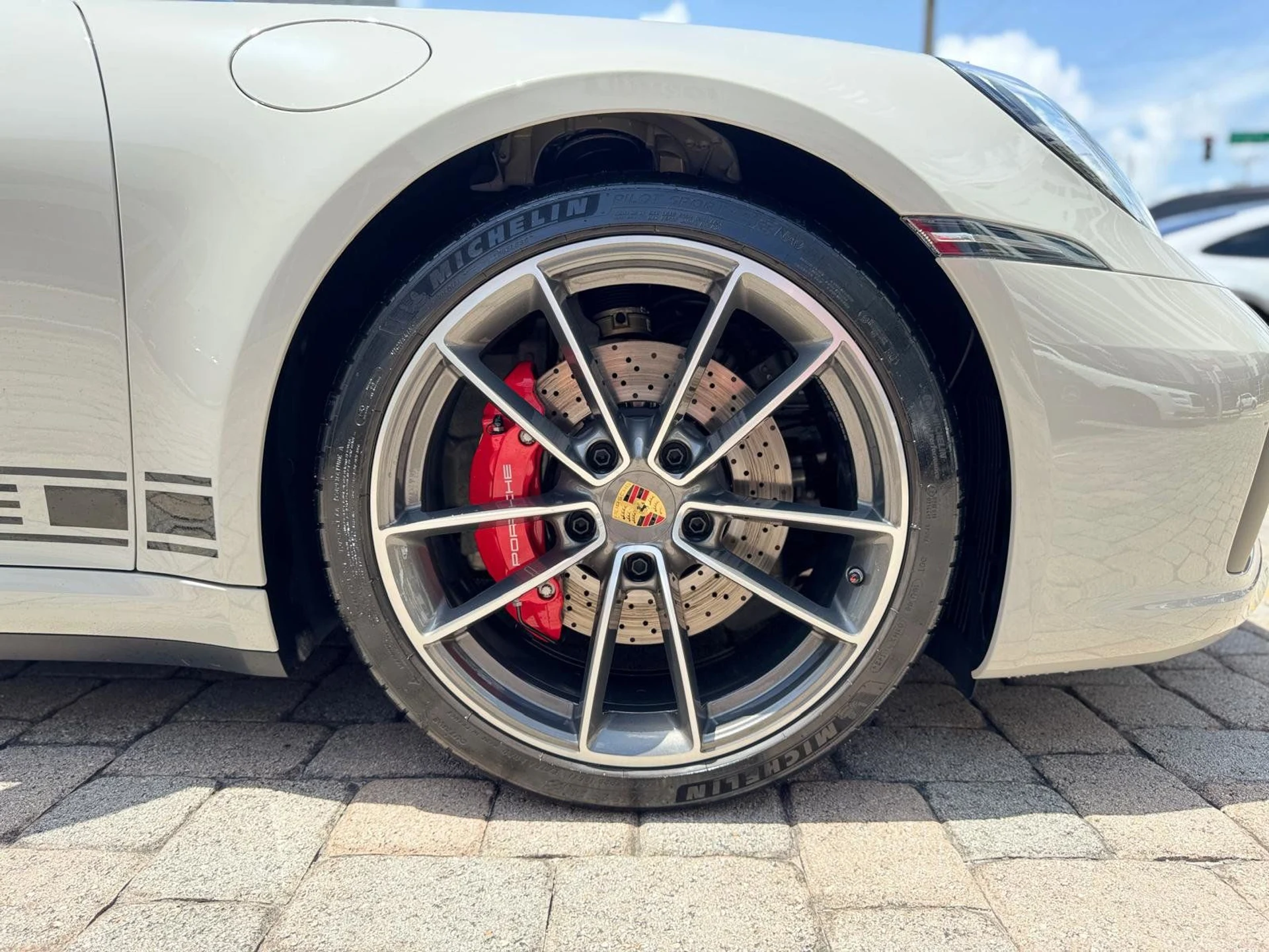 mph028_183955425_f324adb75eb4448fa6979fa92a96a7bb_bac0910190