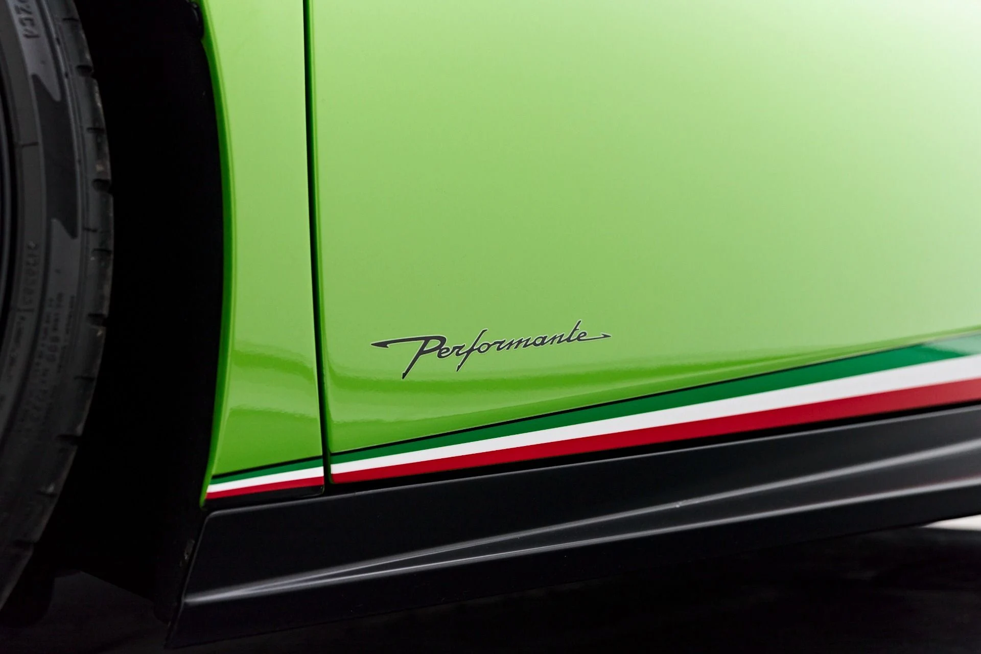 mph028_1854567142_Used_2019_Lamborghini_Huracan_Performante_1757626071_fe60e3fd92
