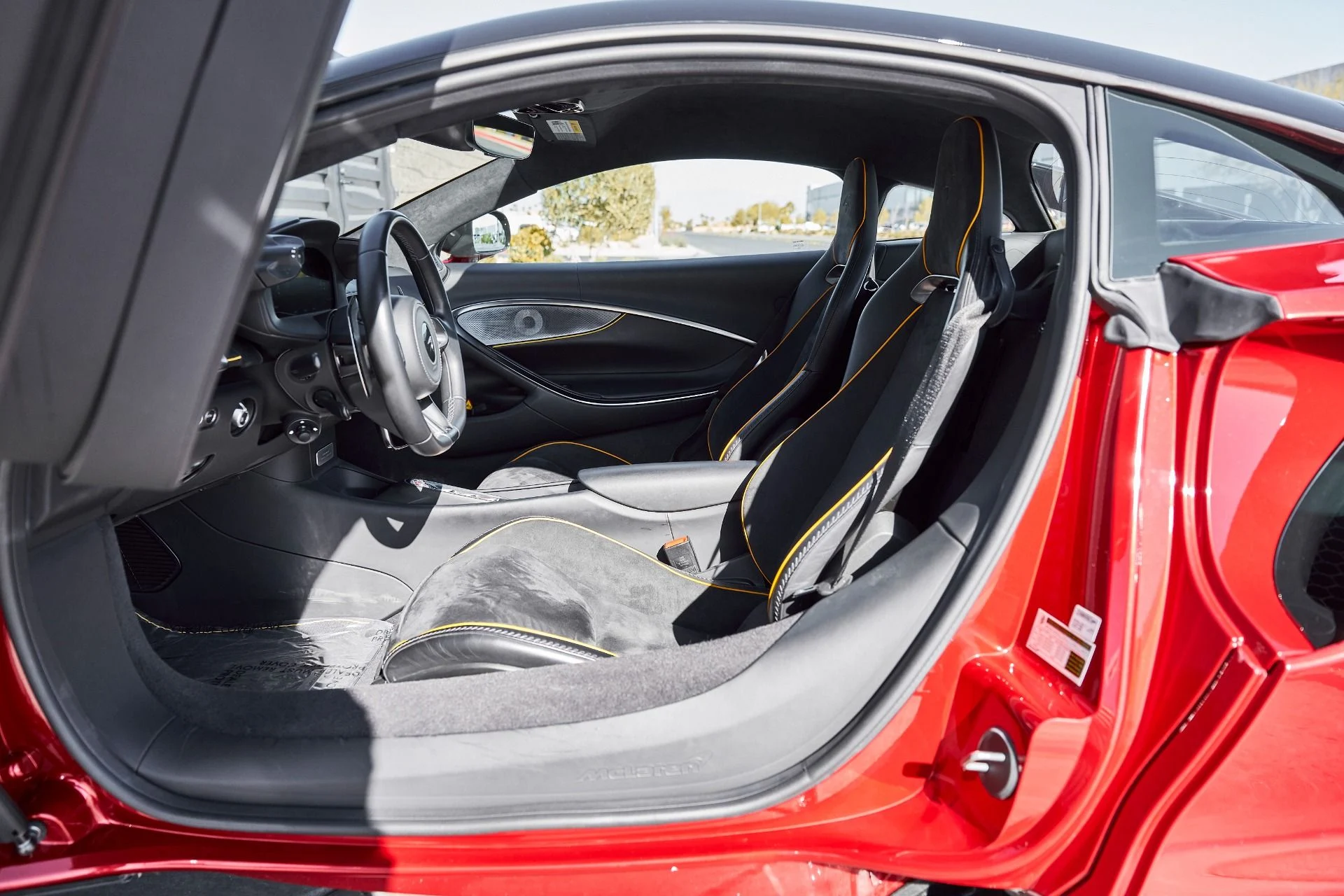 mph028_1855942354_Used_2023_Mc_Laren_Artura_1770256450_3d0a6fd74f