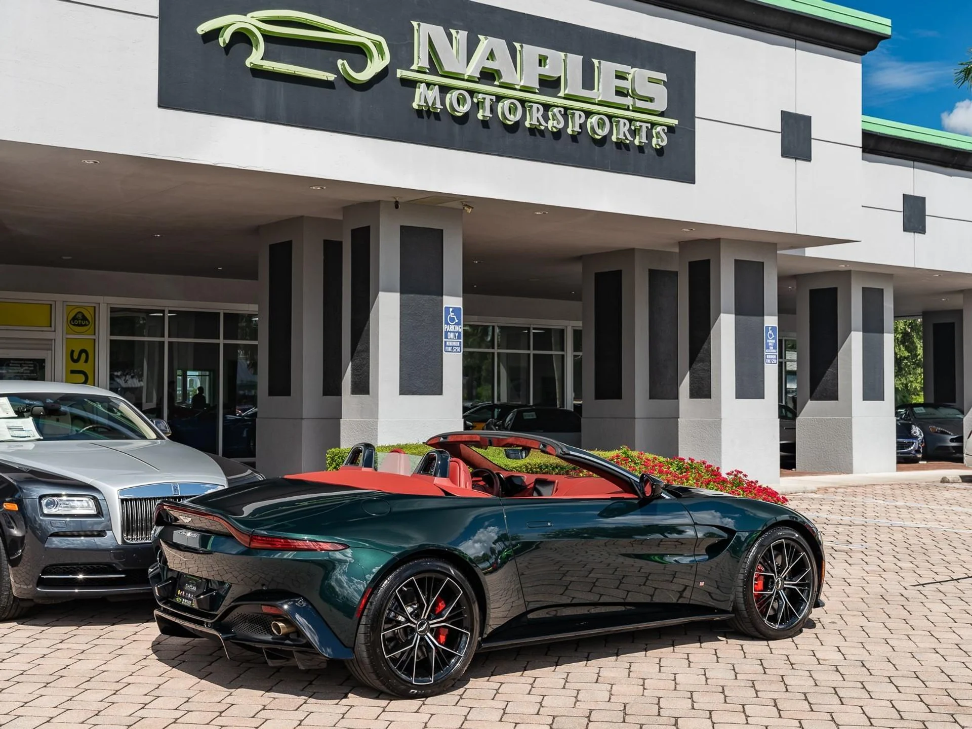 mph028_1860857918_Used_2021_Aston_Martin_Vantage_1753207582_3c7d52b132