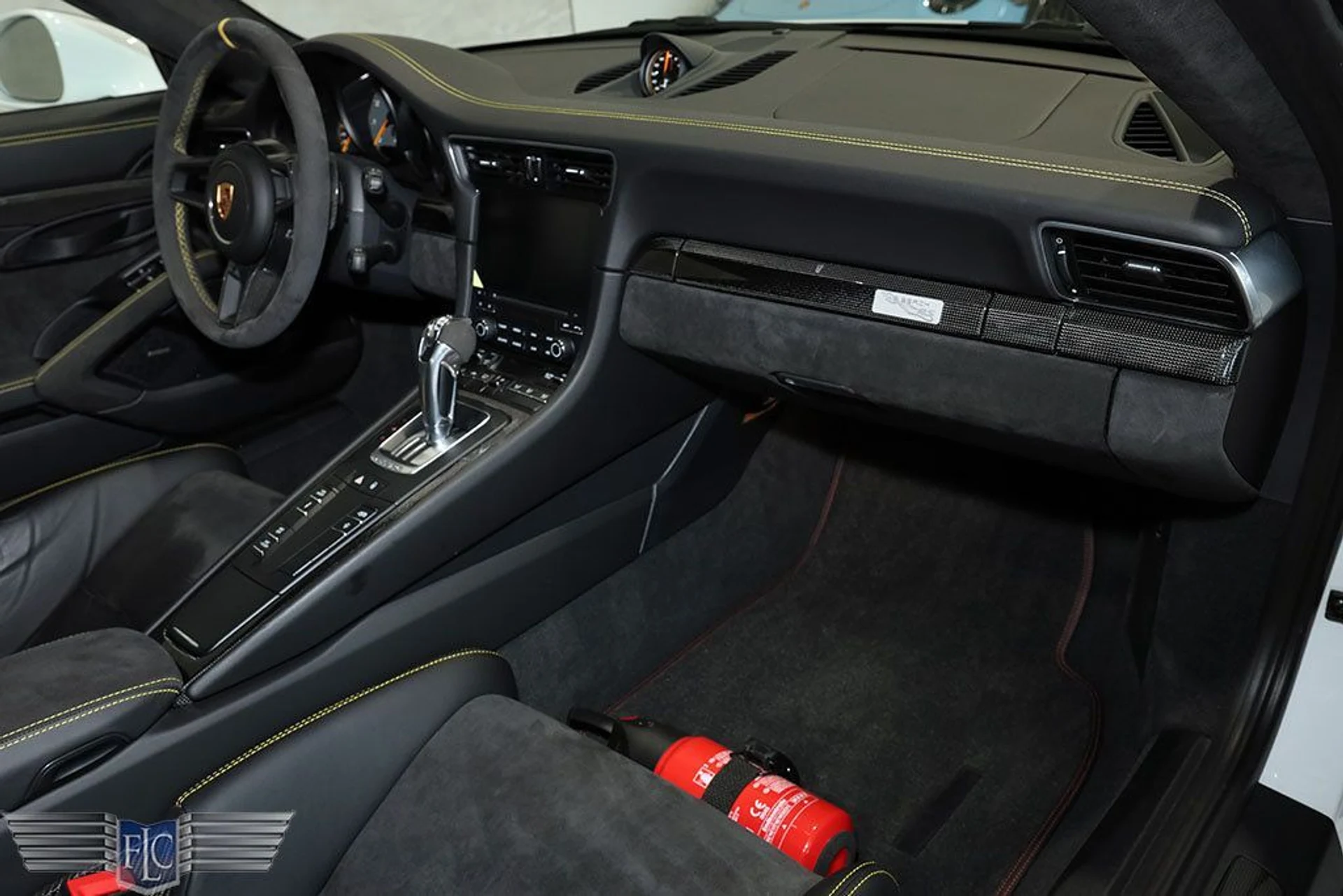 mph028_1860935194_used_2018_porsche_911_gt2rs_9689_22985277_29_1024_7addc33098