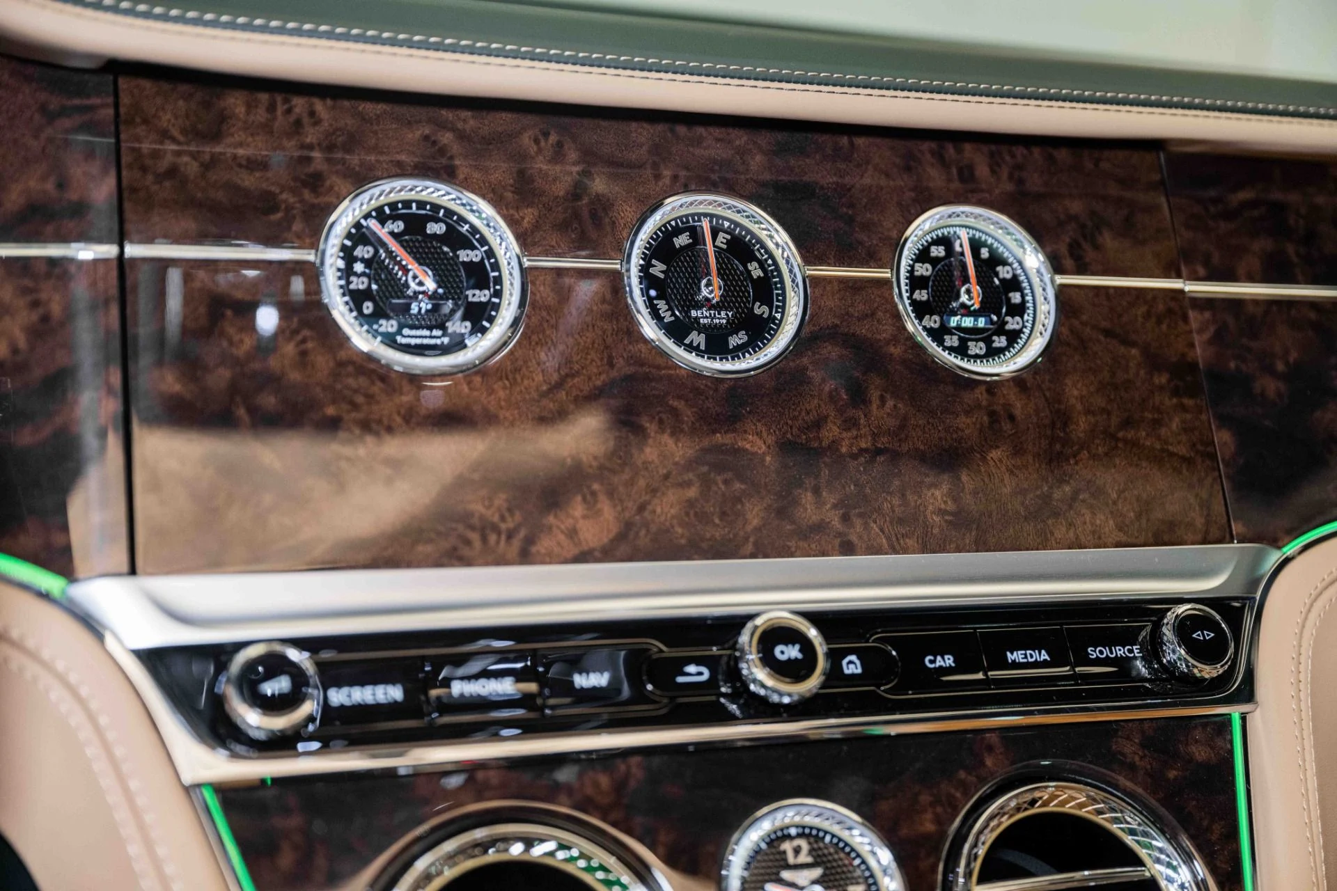 mph028_186561771_Used_2024_Bentley_CONTINENTAL_GTC_Azure_V8_1705167241_a226d8bfb8