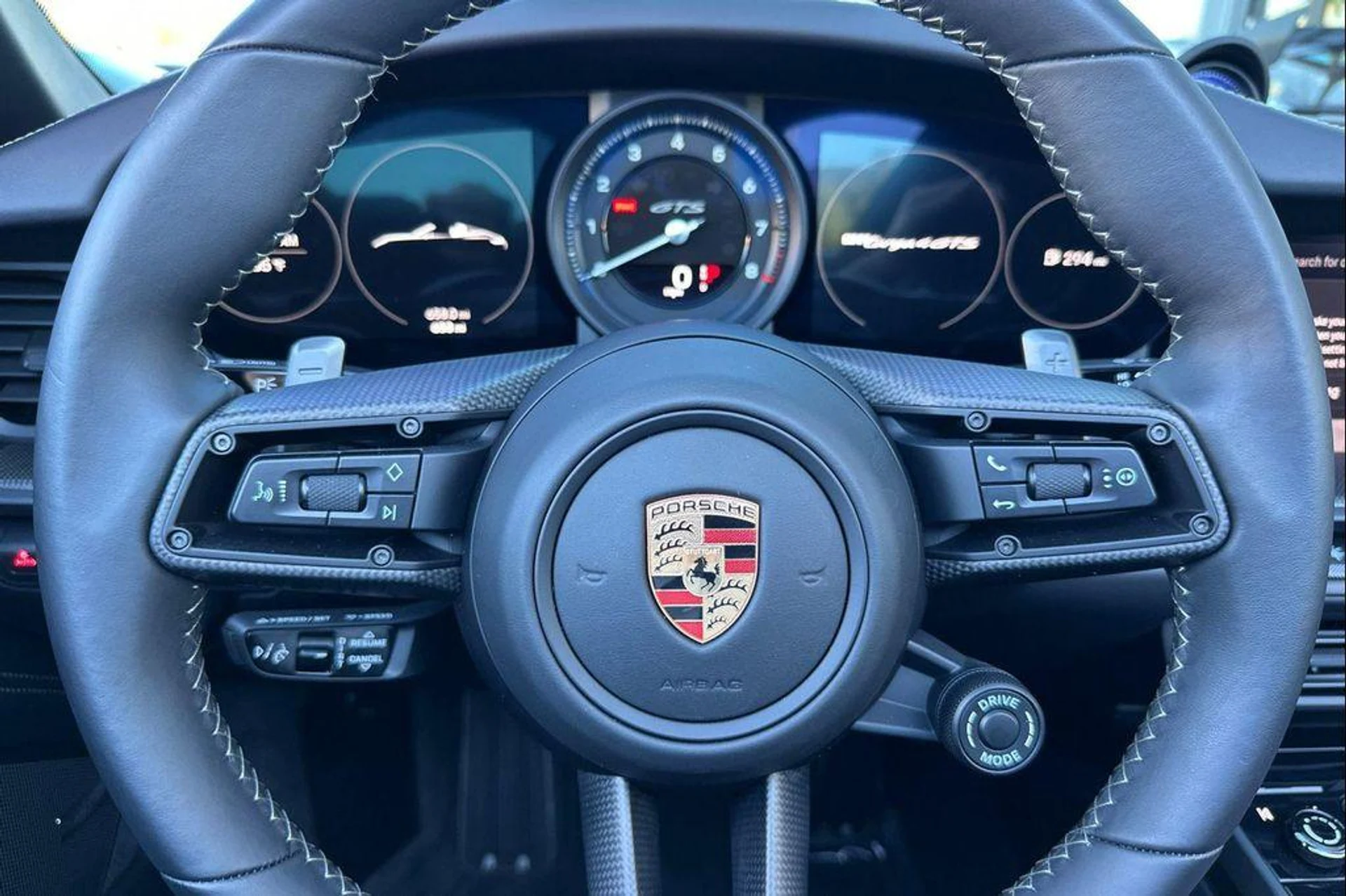 mph028_1867324654_S0_O_Bk_Sx_GO_Ifefvj_HKNPYR_Mpst_OI_3f27b9bf28