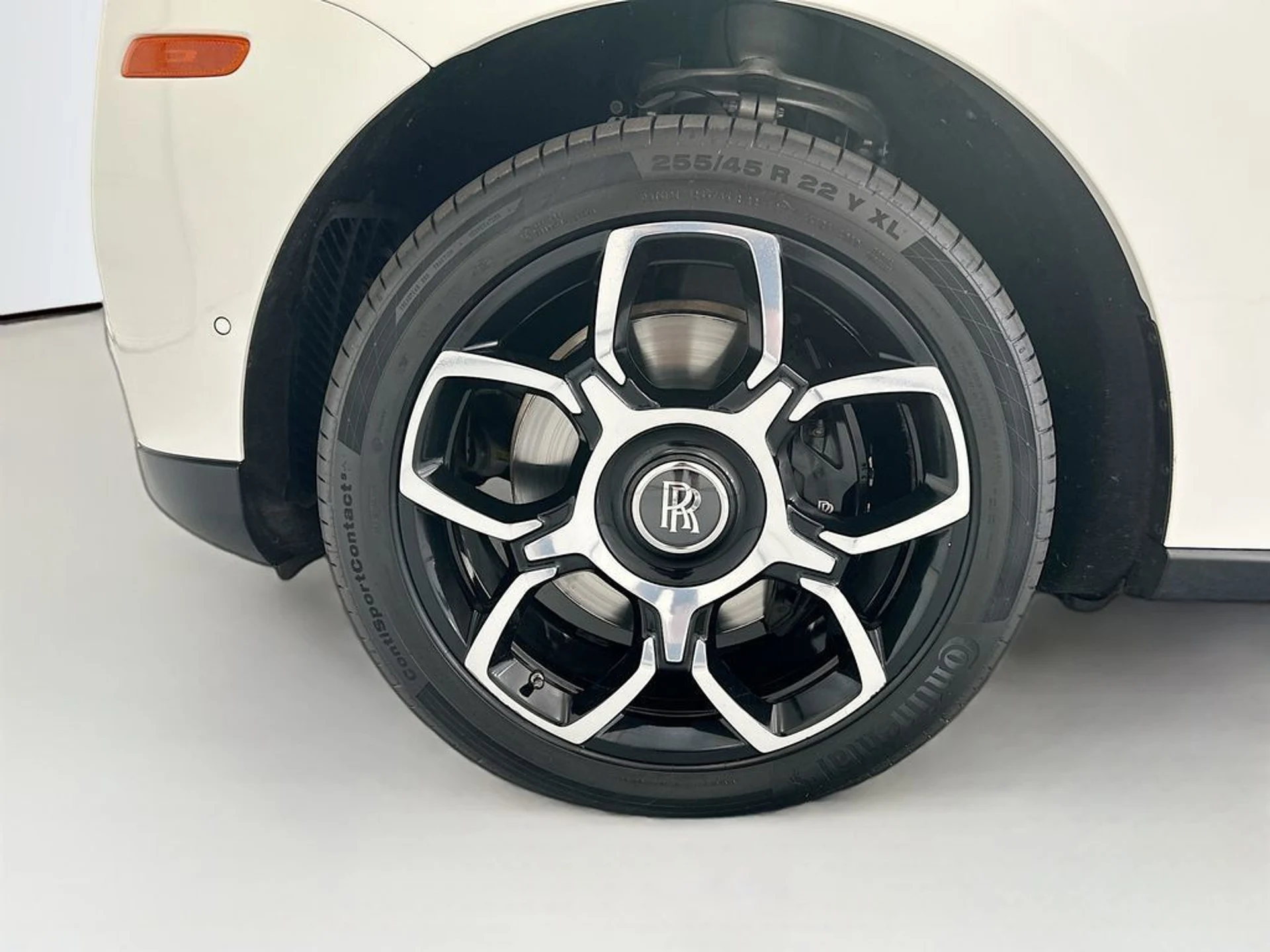 mph028_1869649307_used_2021_rolls_royce_cullinan_sportutility_8119_23020576_29_1024_a96457aec9