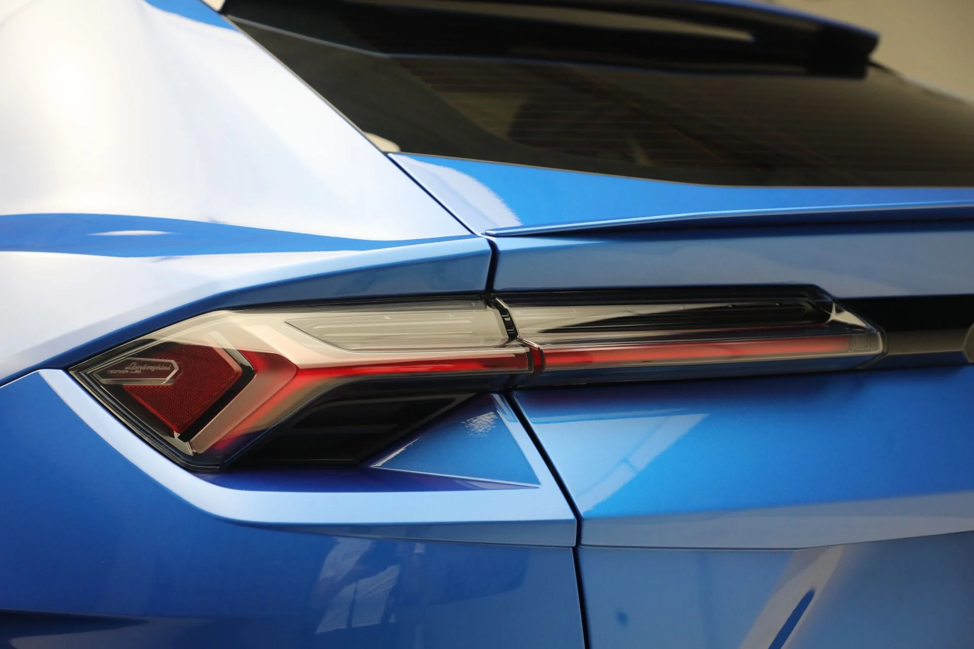 mph028_1870965558_Used_2024_Lamborghini_Urus_S_c3f28a7106