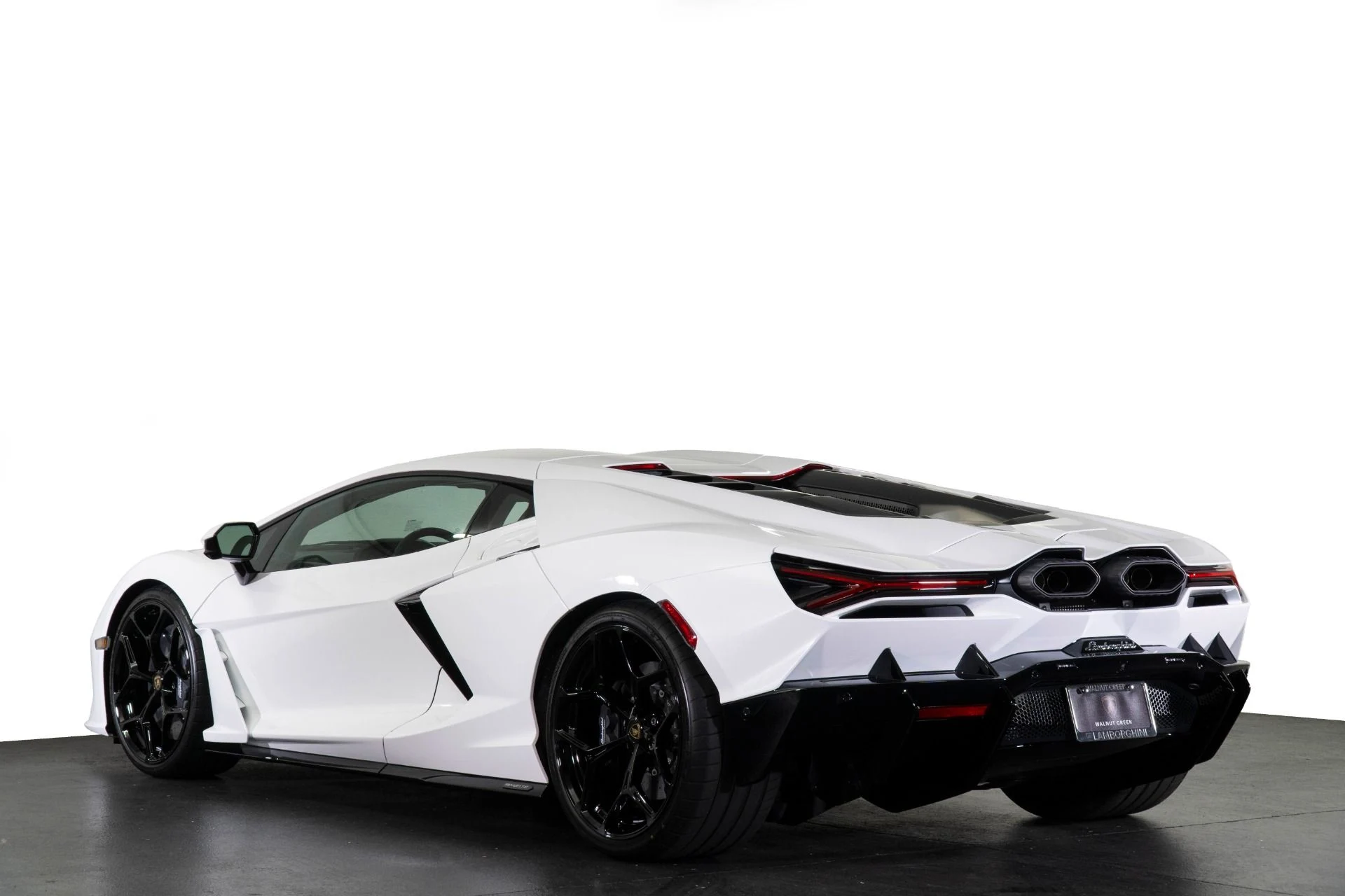 mph028_1871242304_New_2026_Lamborghini_Revuelto_1778722081_14fee6380a
