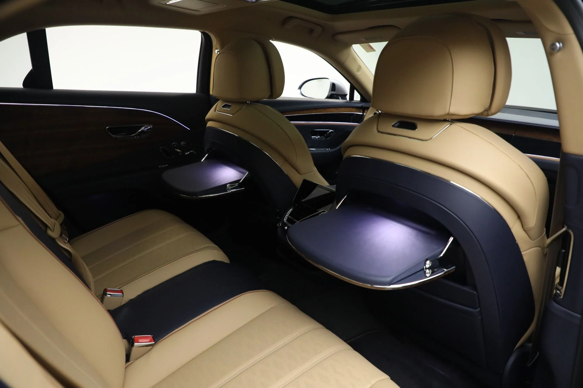 mph028_1883435417_New_2025_Bentley_Flying_Spur_Mulliner_5dc7adf0bc